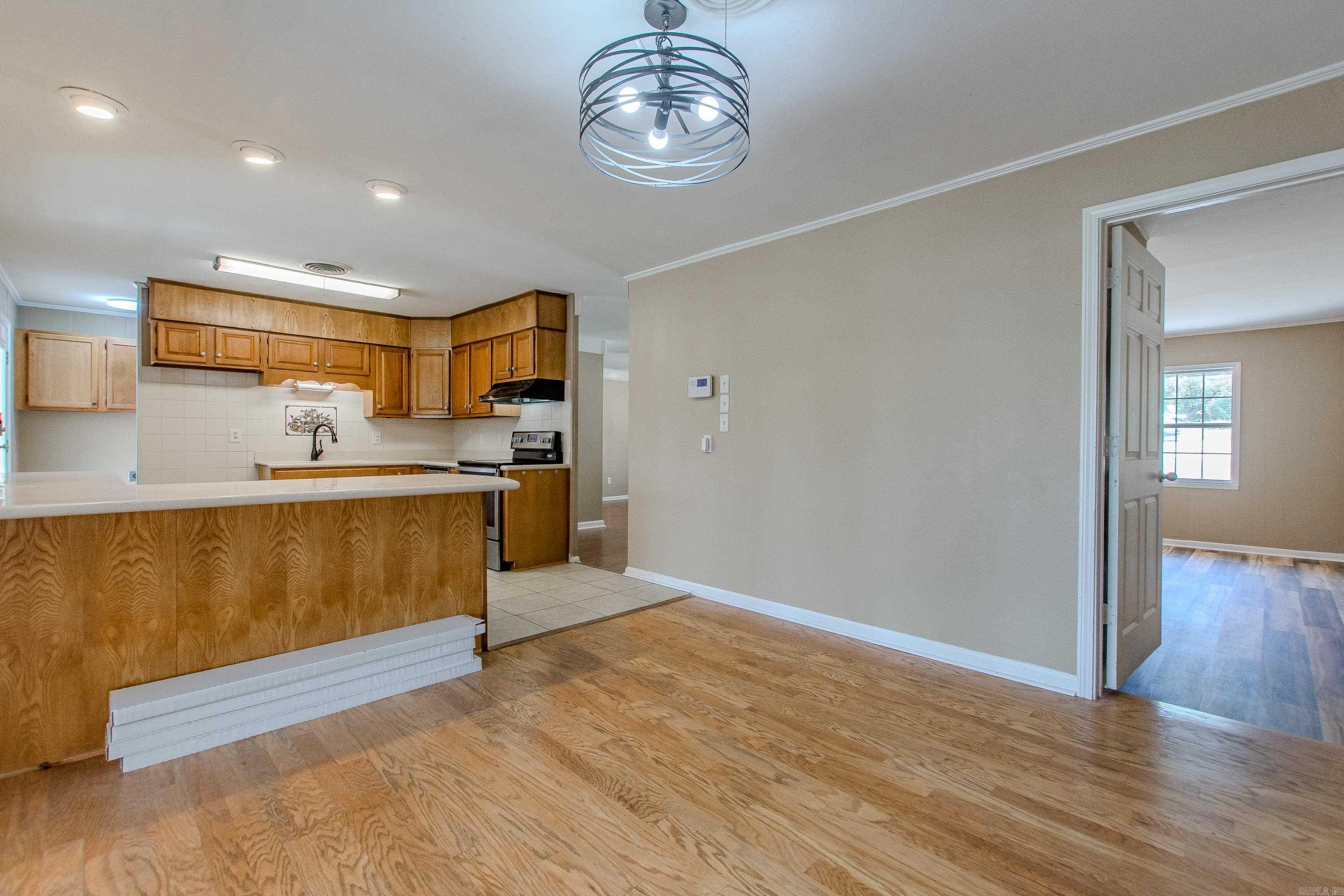 BEAUTIFUL LAKEVIEW - Residential