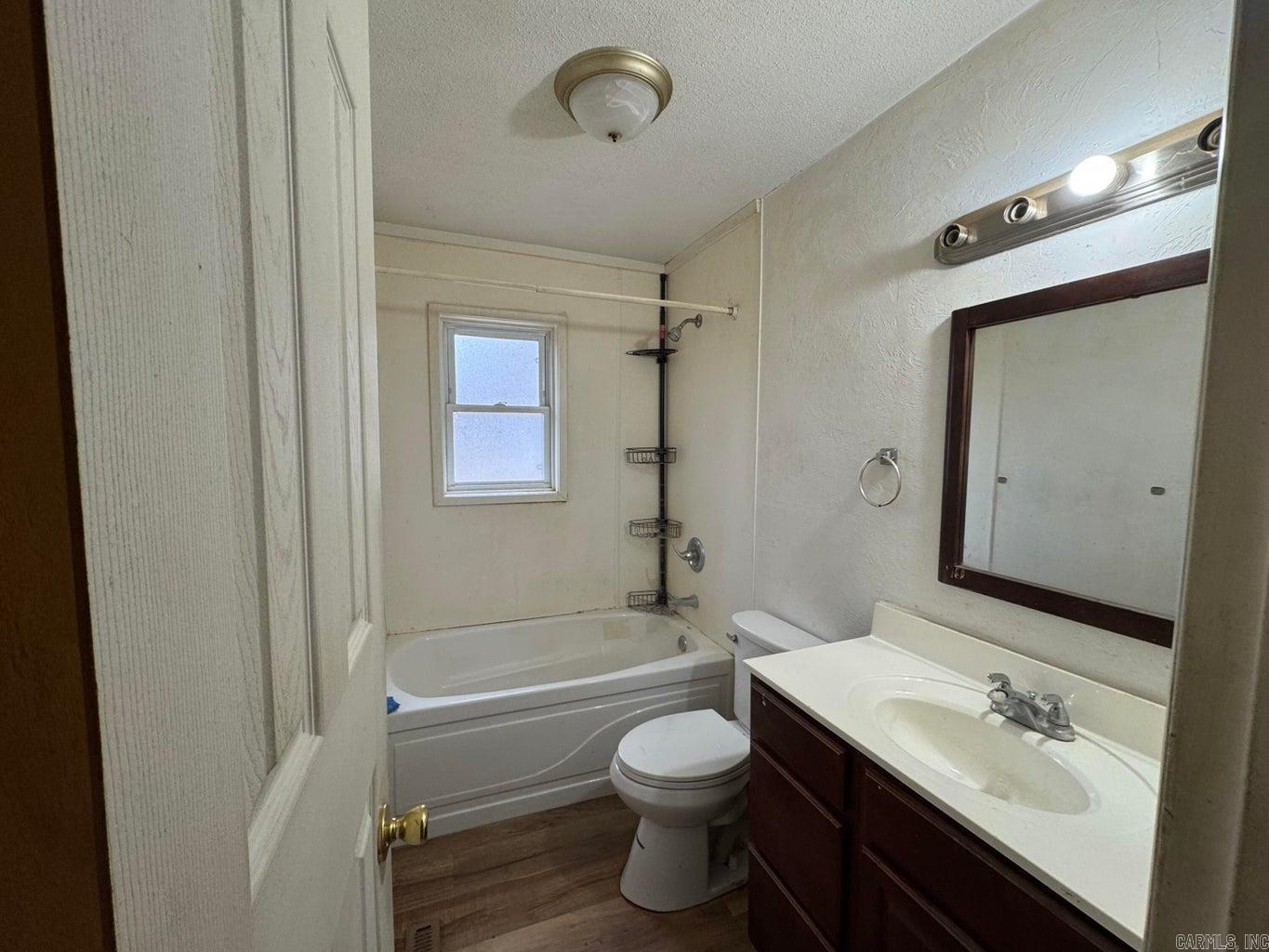 J & M ESTATES - Residential