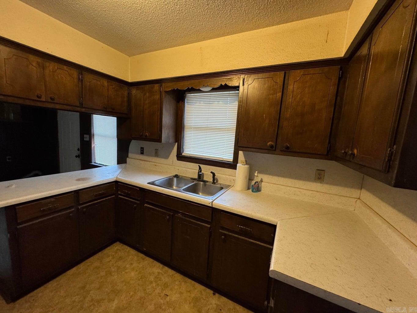 J & M ESTATES - Residential