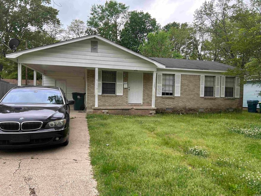 Nice single-family home located minutes from the interstate 3 bedroom, 2 bath  fully fence great home or and investment property. Schedule a viewing today and step into the home of your dreams.
