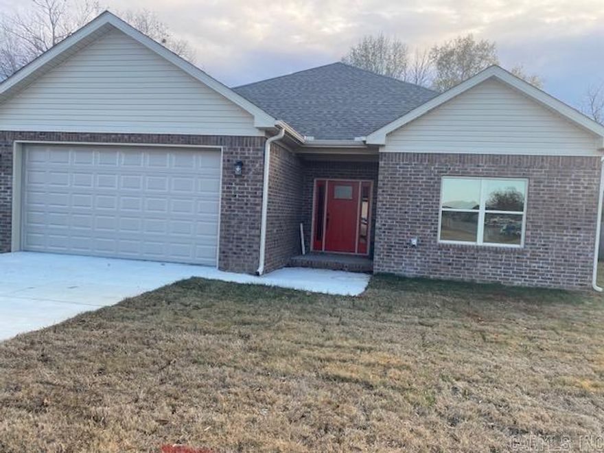 Wonderful Brick Home in New Subdivision inside Greenbrier City Limits. New Construction. LVP Flooring Throughout, Granite Countertops, Stainless Steel Appliances, and those Great Greenbrier Schools. Call Today for a Private Showing !