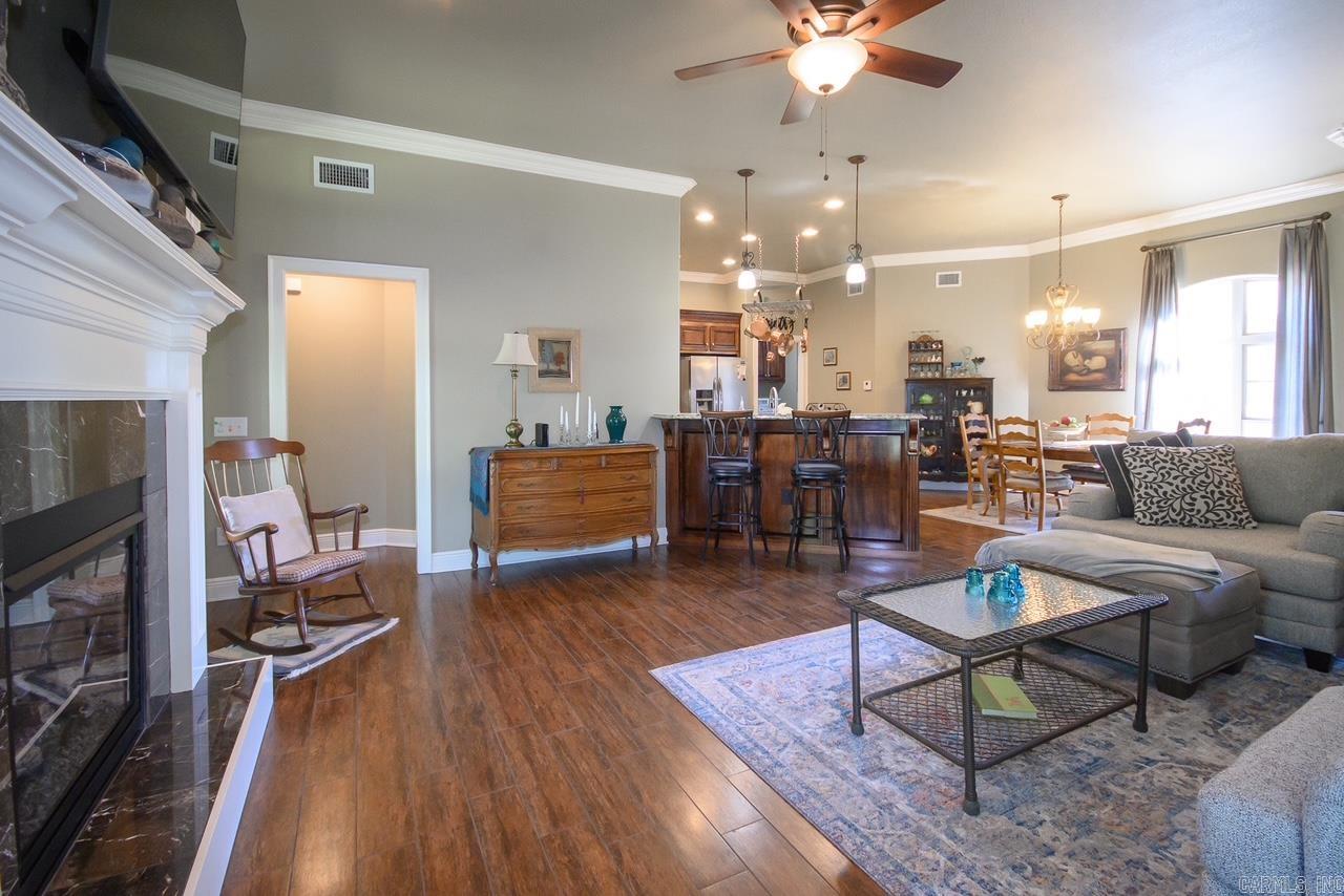 Riales - Residential