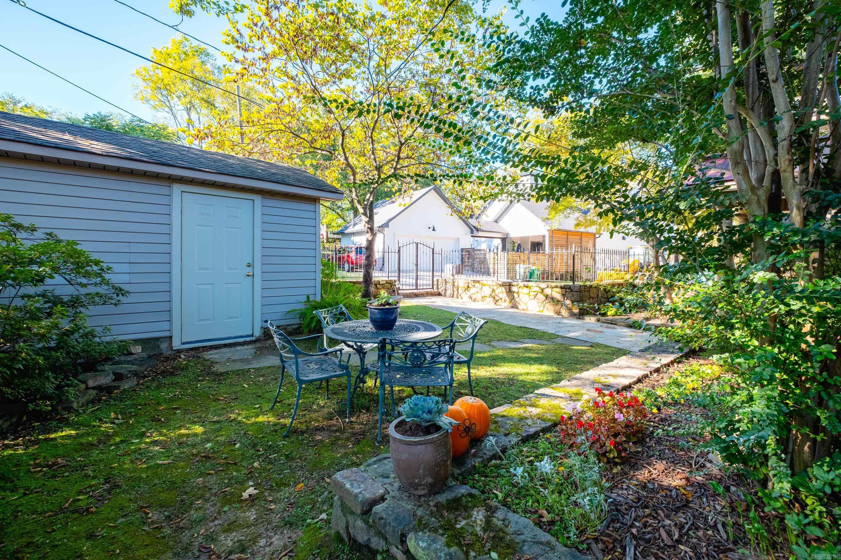 HILLCREST - Residential