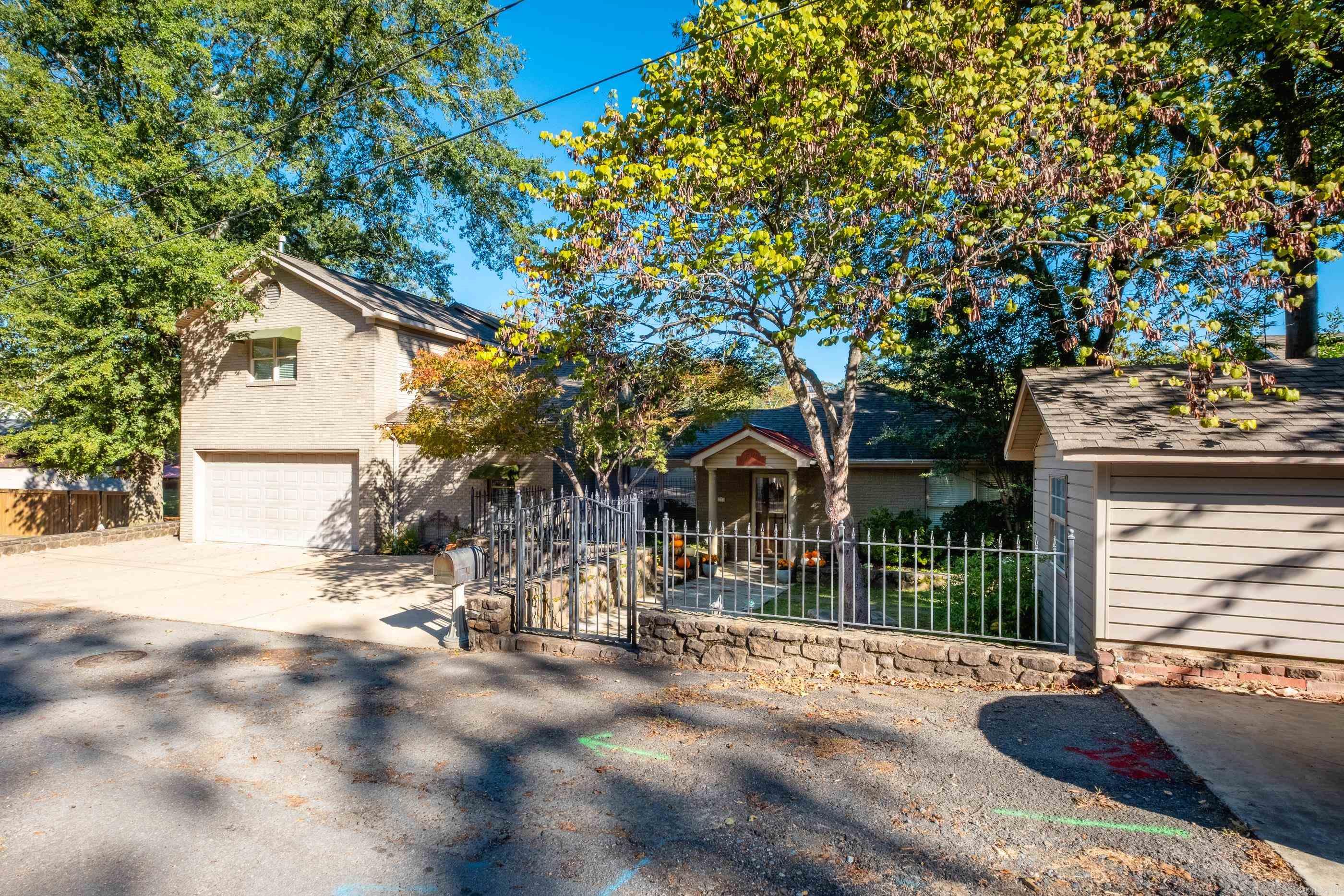 HILLCREST - Residential