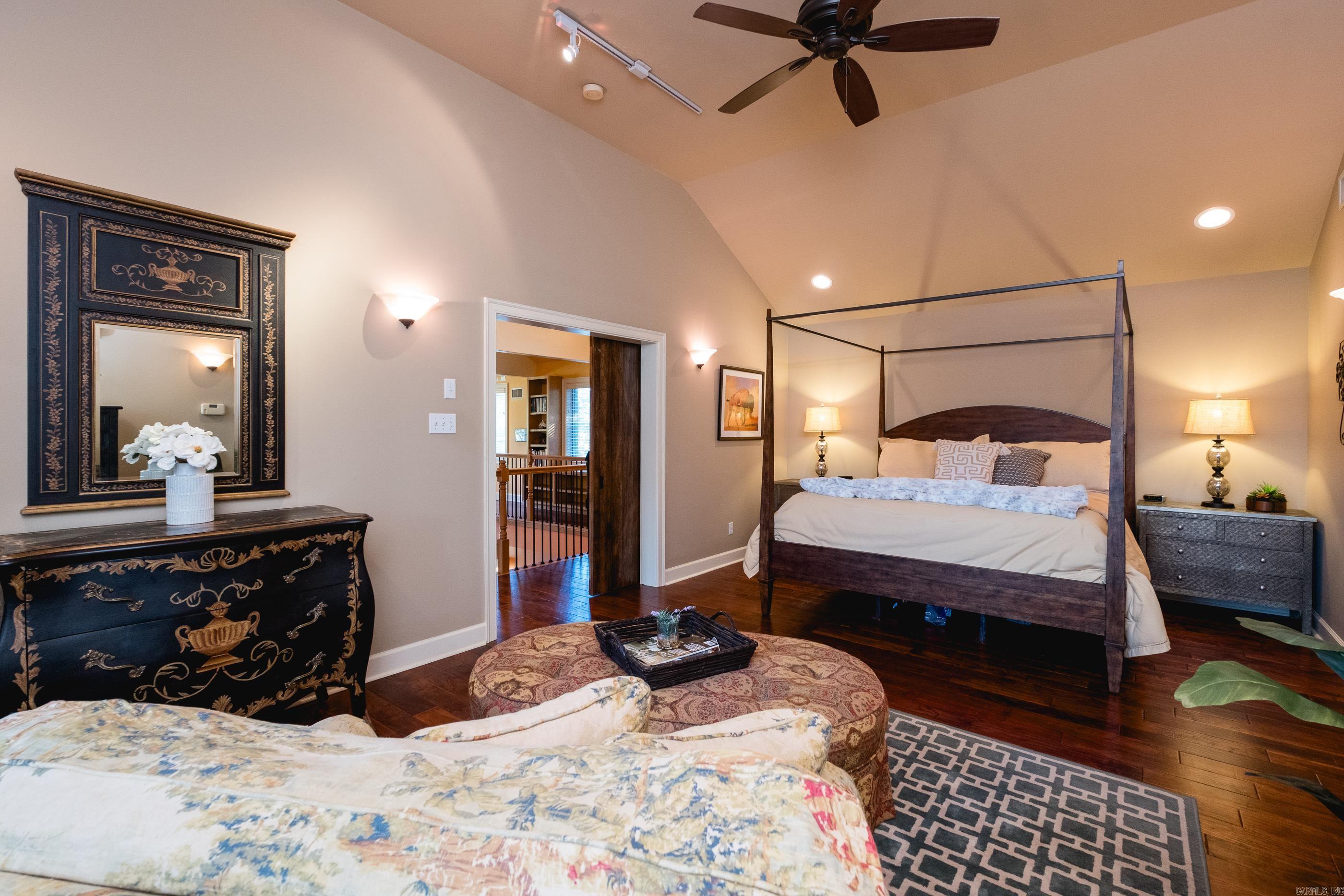 HILLCREST - Residential