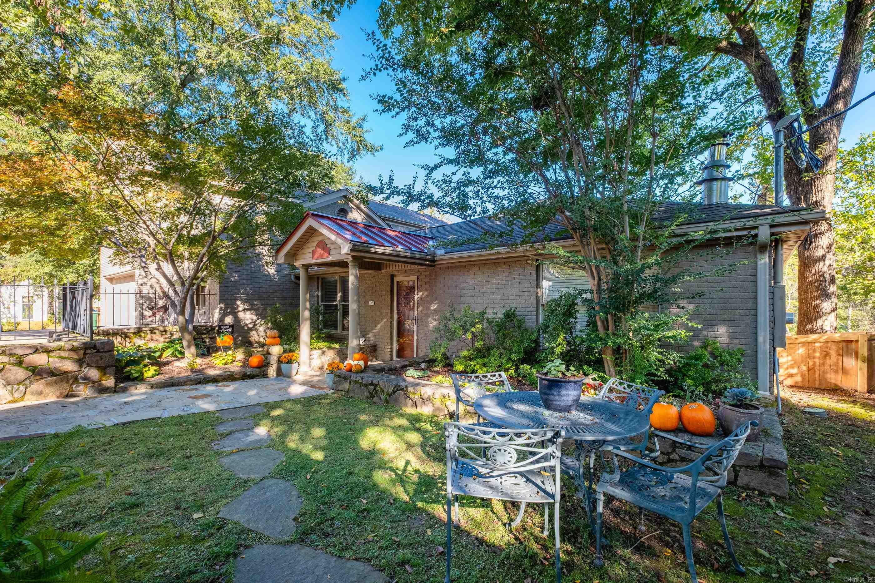 HILLCREST - Residential