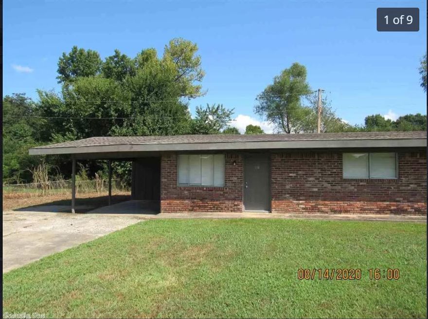 2 bedroom duplex, combination of carpet, tile & laminate floors, all appliances including refrigerator, washer & dryer, stove, all electric, 1 car carport, spacious bedrooms, vaulted ceiling in living room. Easy access to the interstate and located mere minutes from Baptist Hospital.