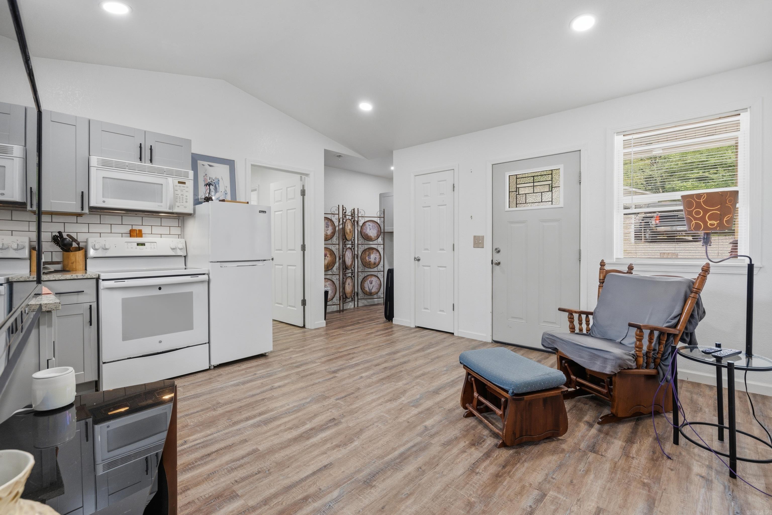 HAMILTON CREST - Residential