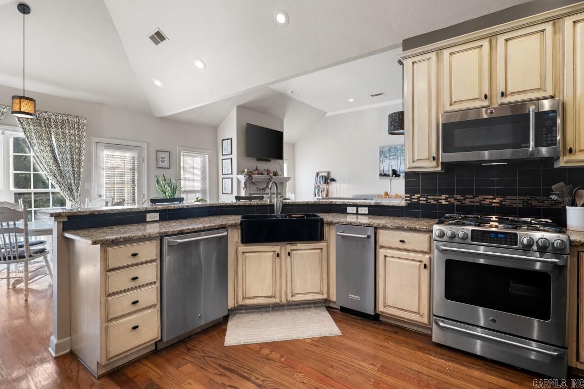 WOODSPRINGS ESTATES - Residential