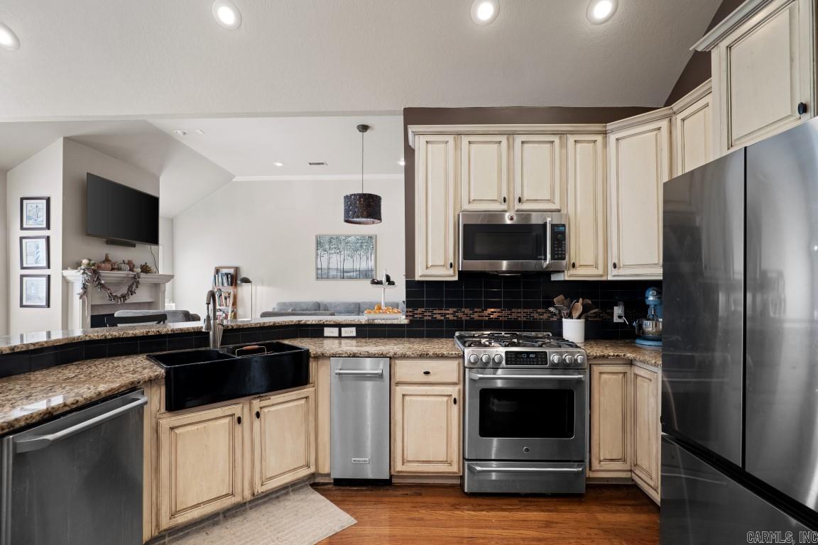 WOODSPRINGS ESTATES - Residential