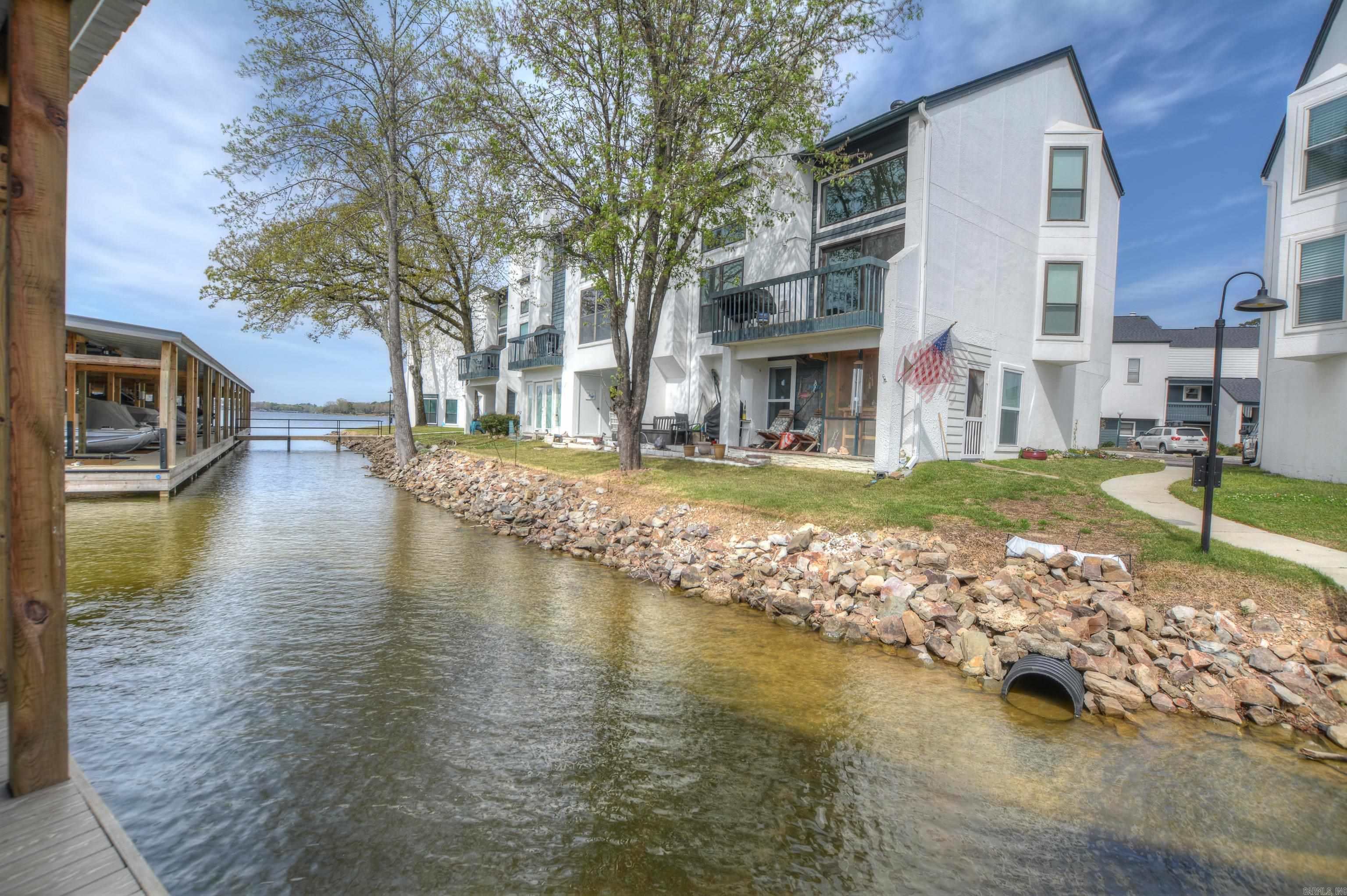 TREEHOUSE CONDO - Residential