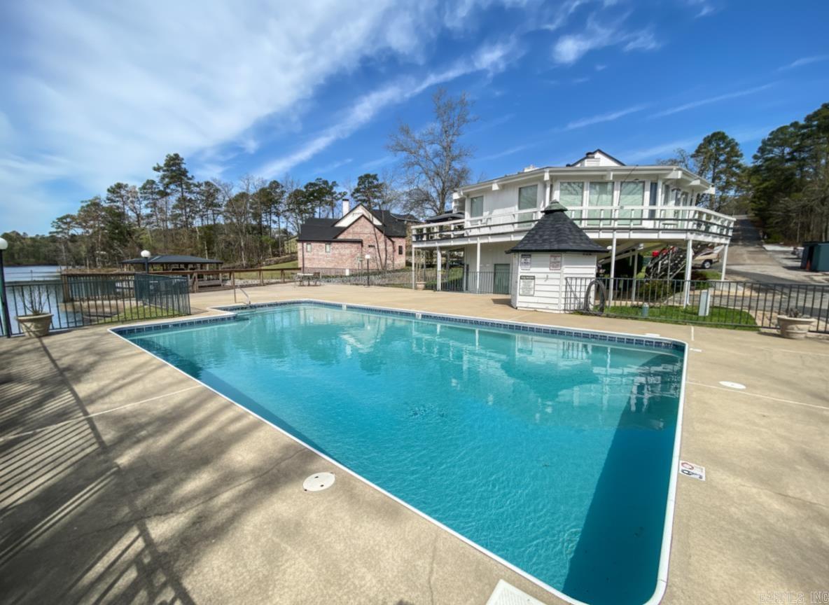 TREEHOUSE CONDO - Residential