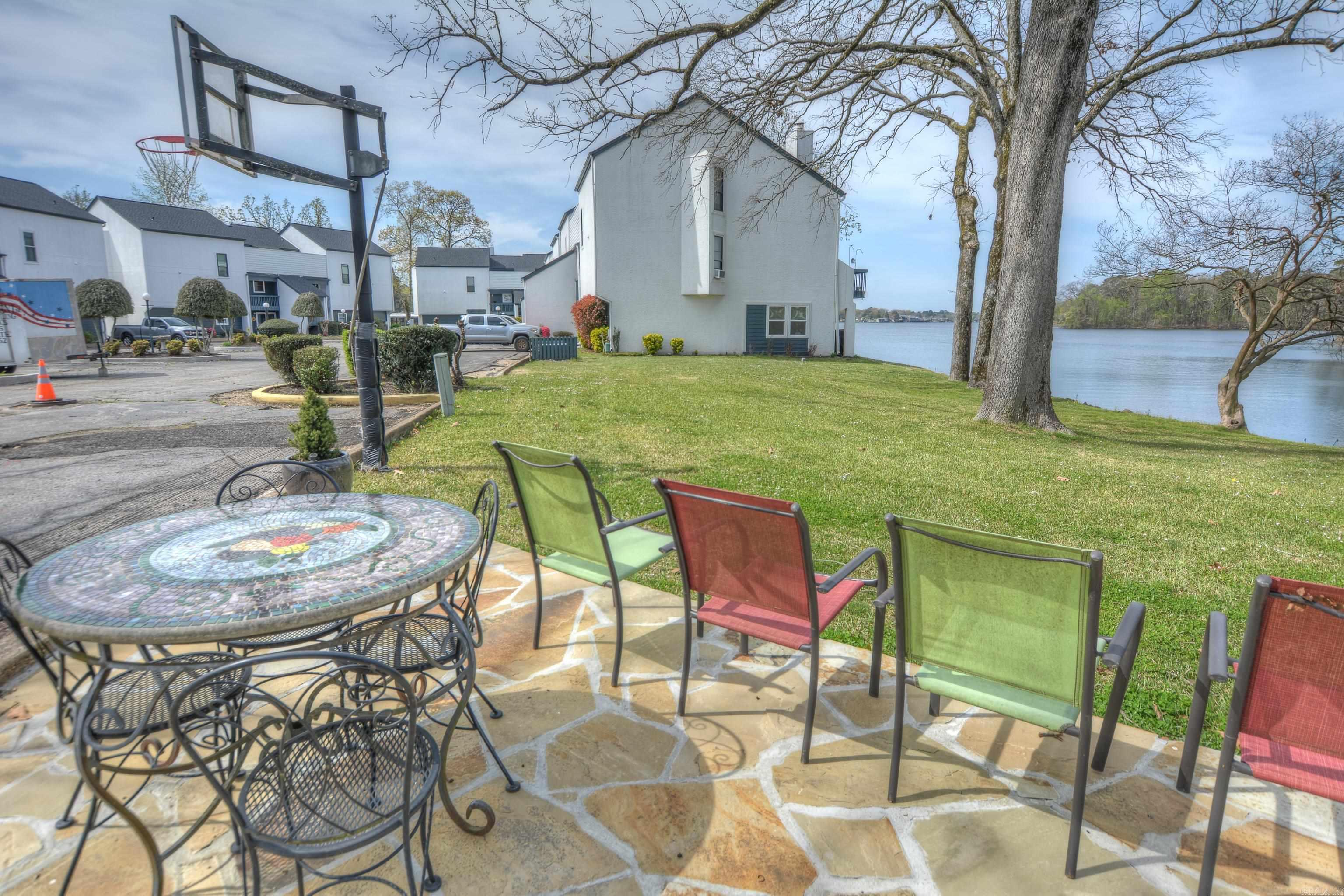 TREEHOUSE CONDO - Residential