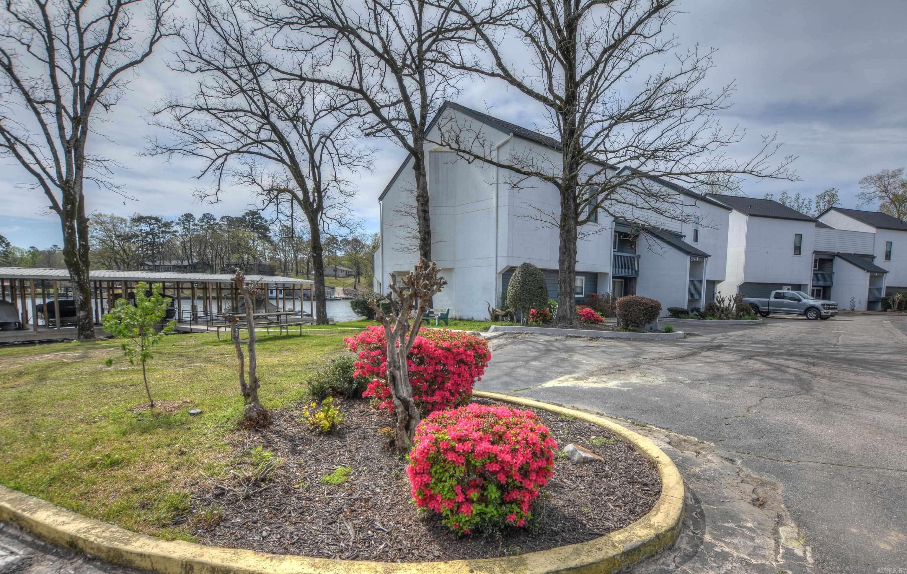 TREEHOUSE CONDO - Residential