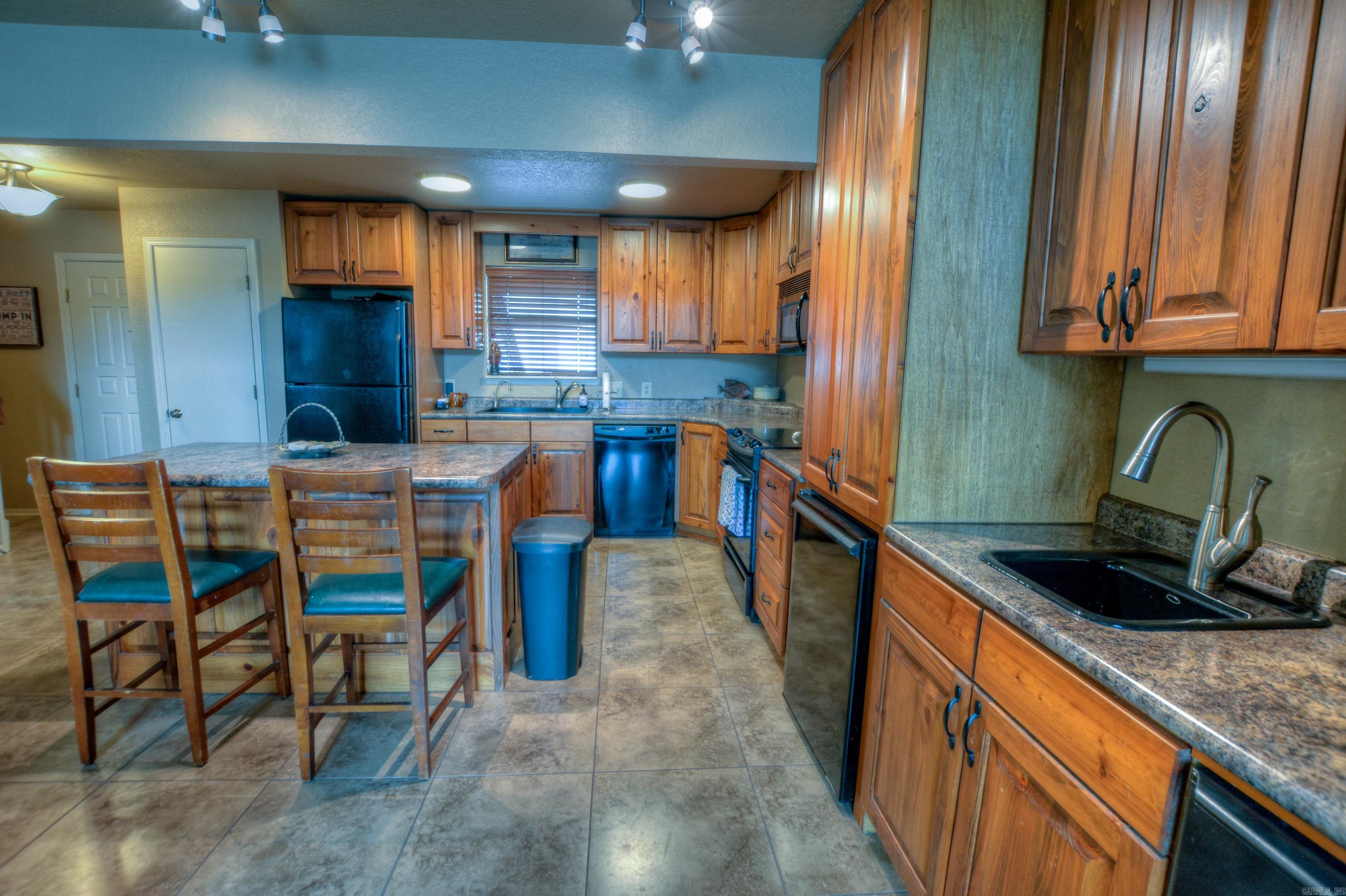 TREEHOUSE CONDO - Residential