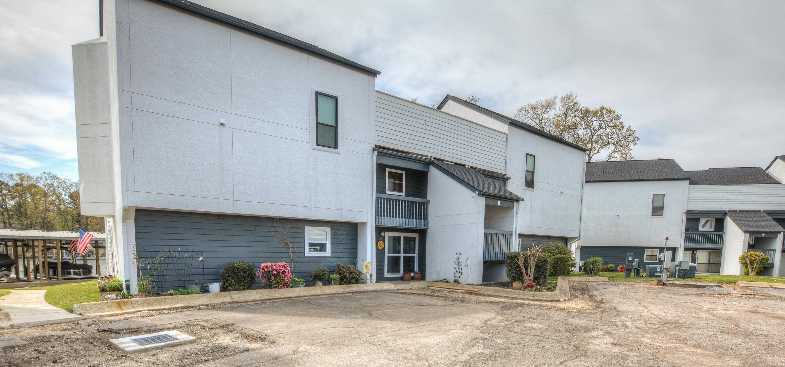 TREEHOUSE CONDO - Residential