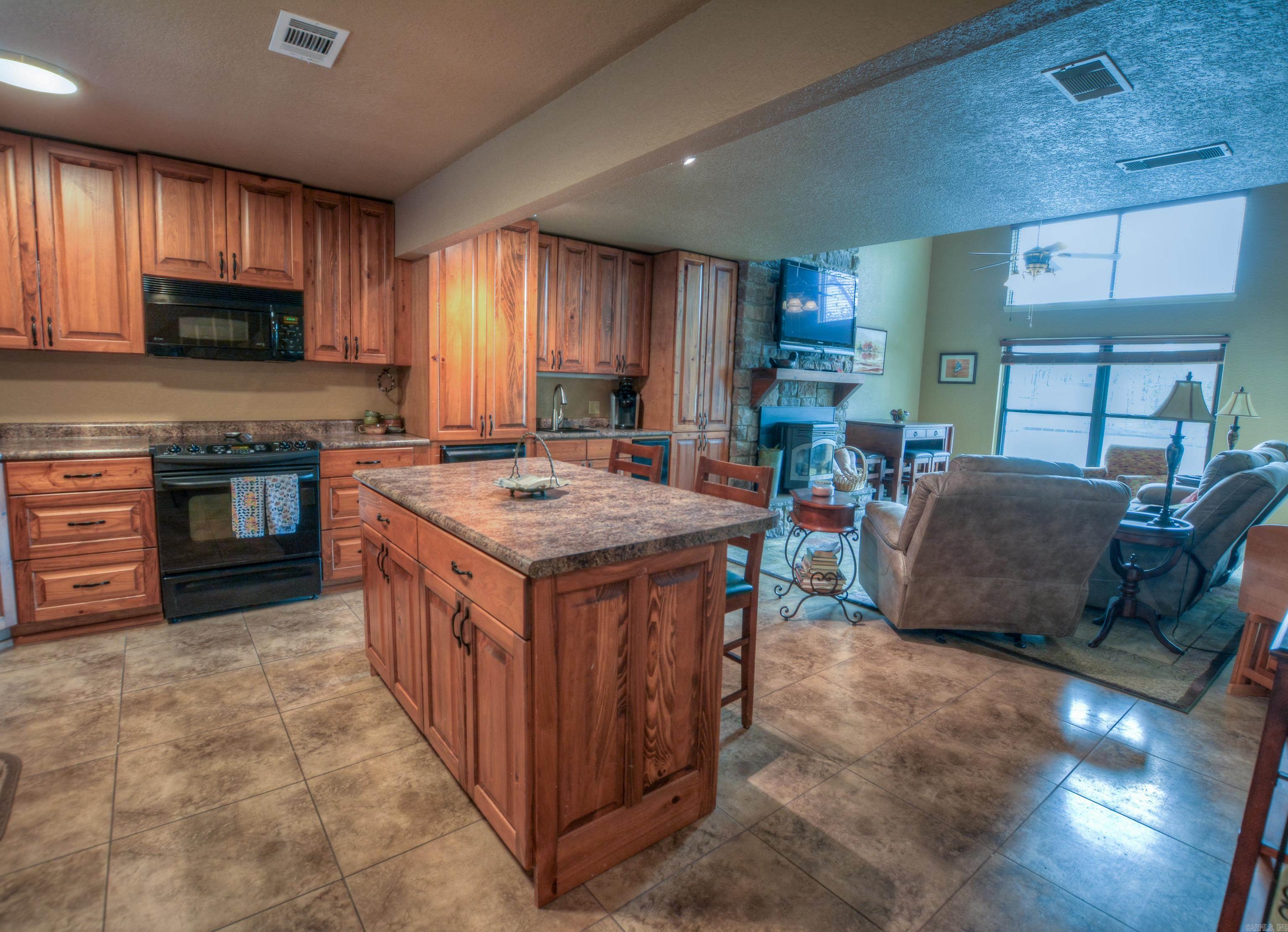 TREEHOUSE CONDO - Residential