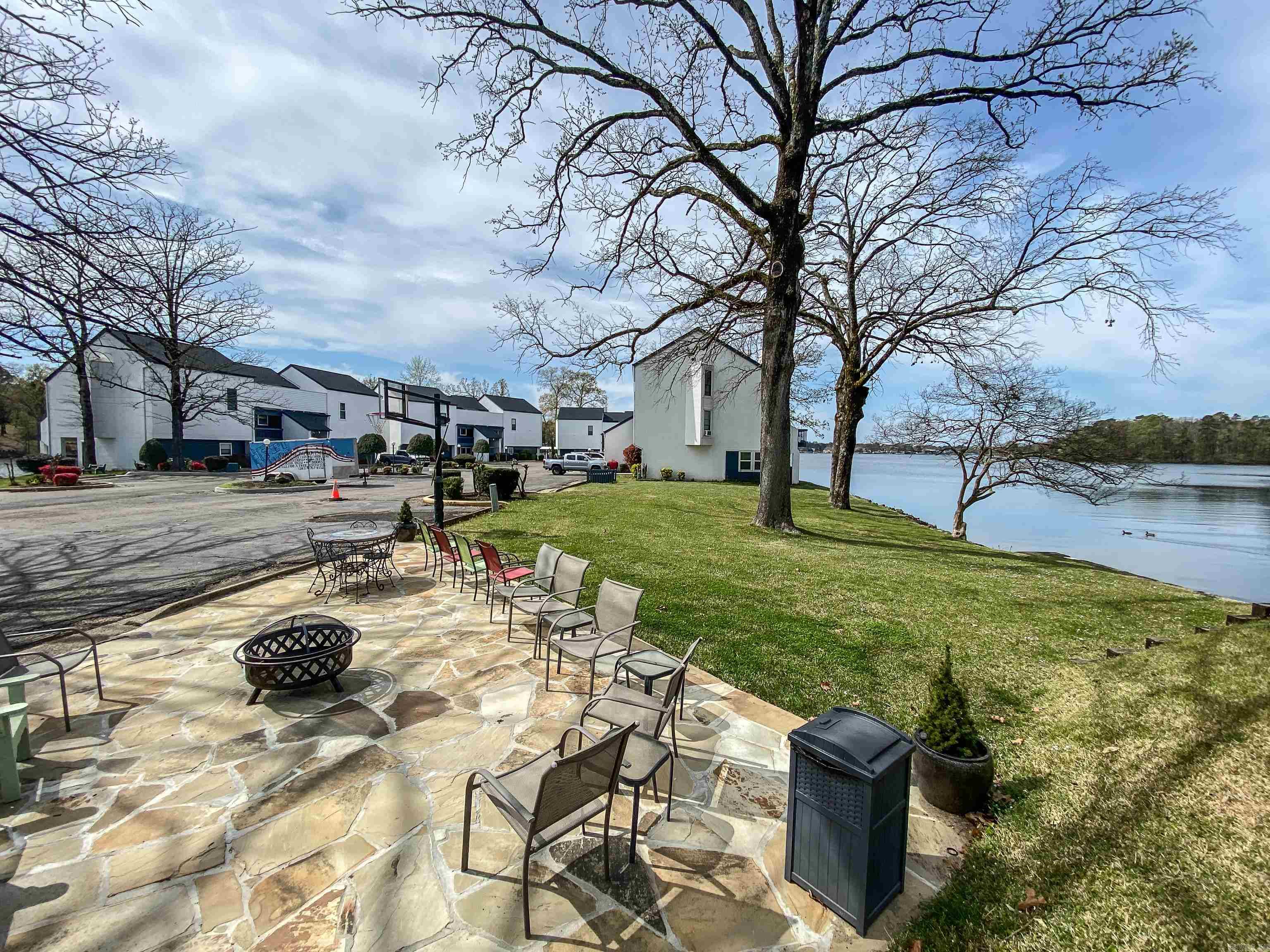 TREEHOUSE CONDO - Residential