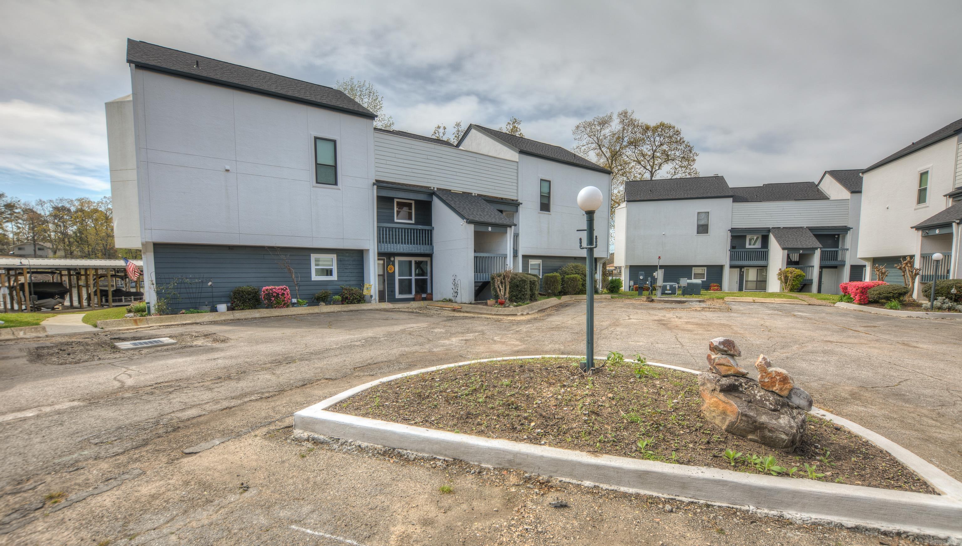 TREEHOUSE CONDO - Residential