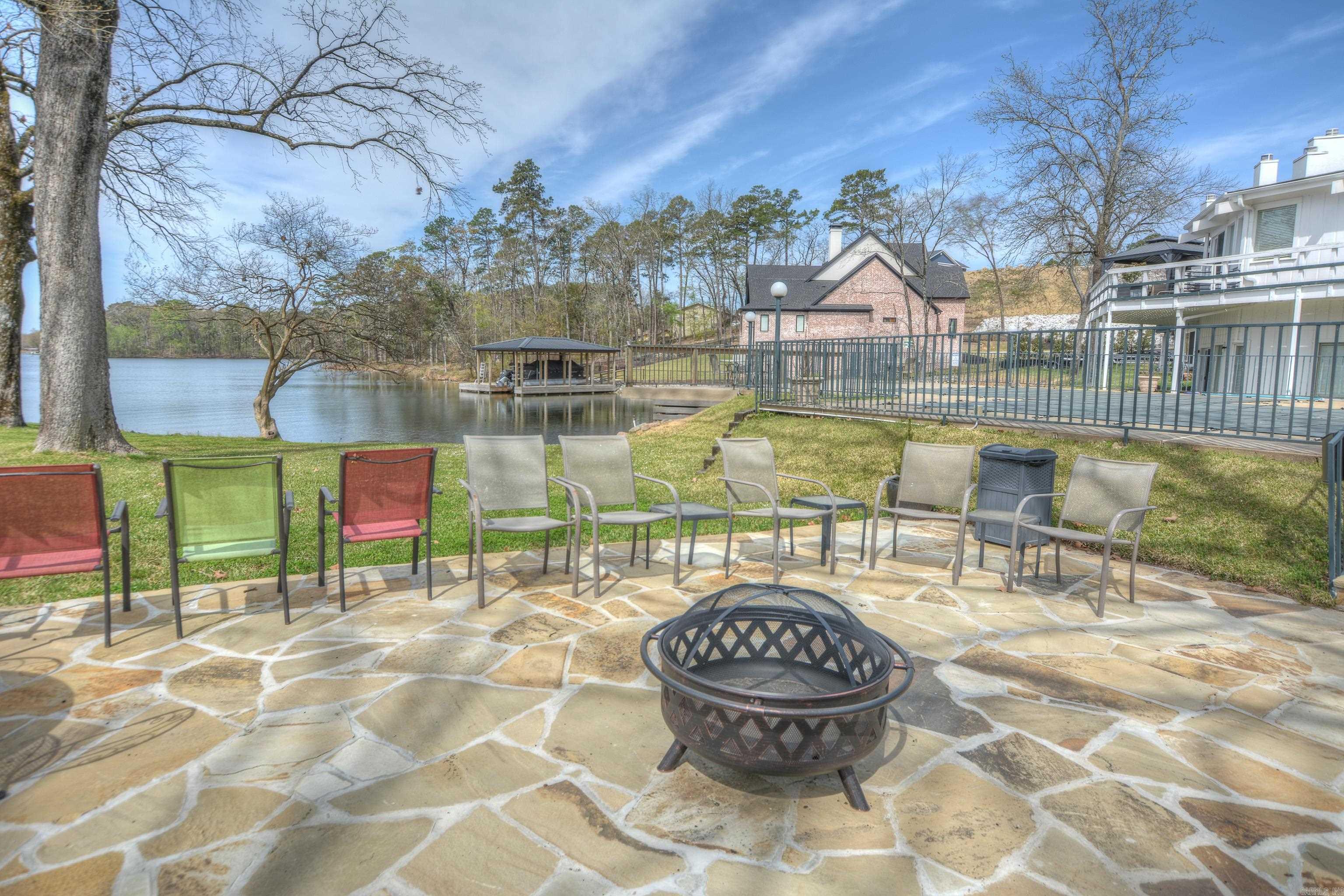 TREEHOUSE CONDO - Residential