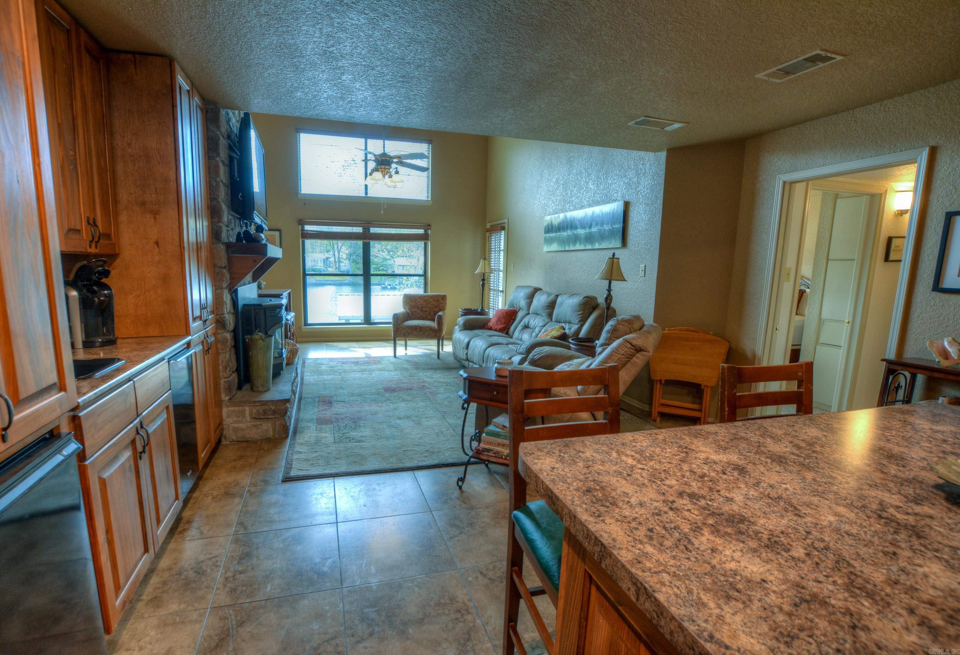 TREEHOUSE CONDO - Residential