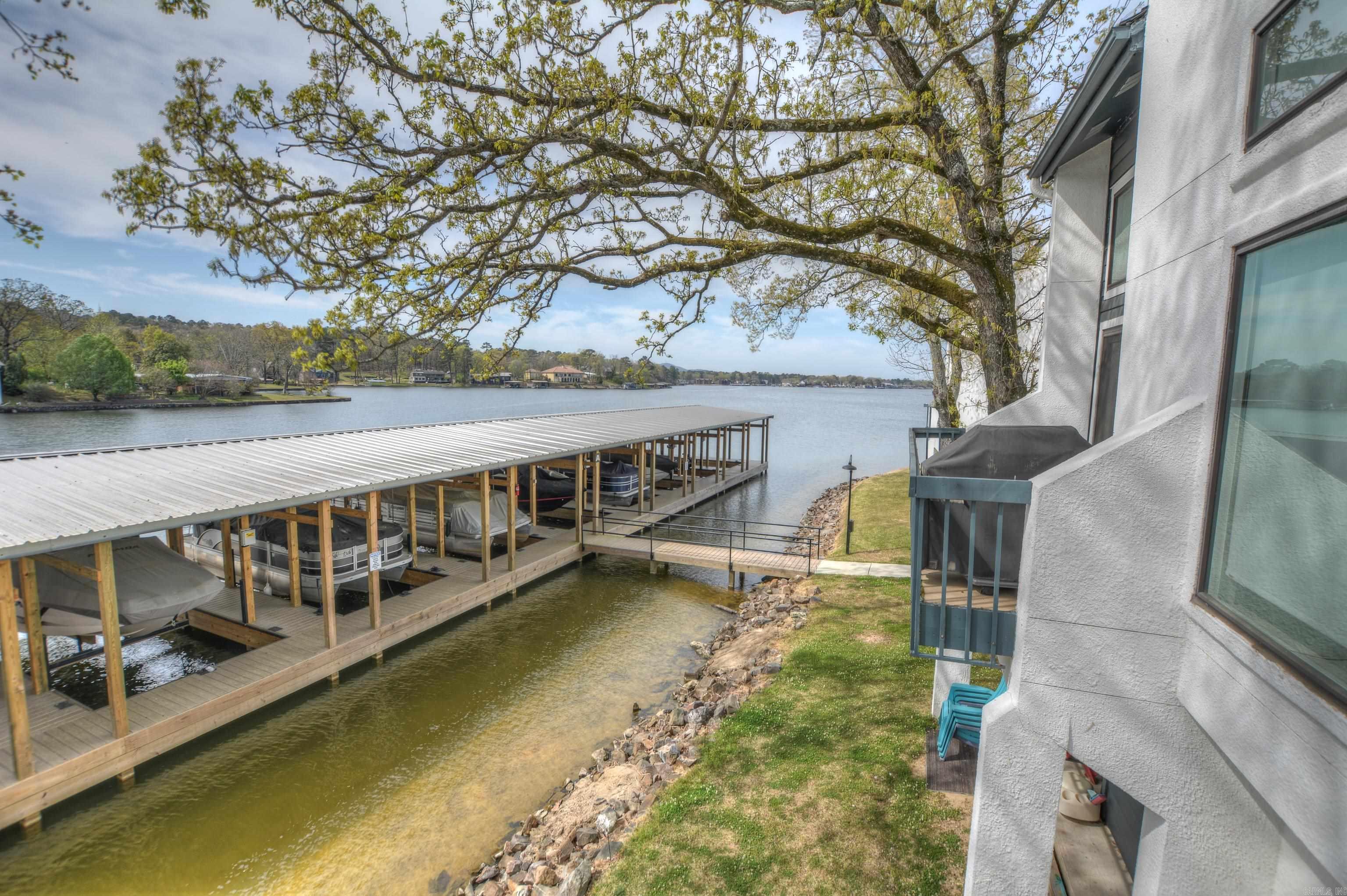 TREEHOUSE CONDO - Residential
