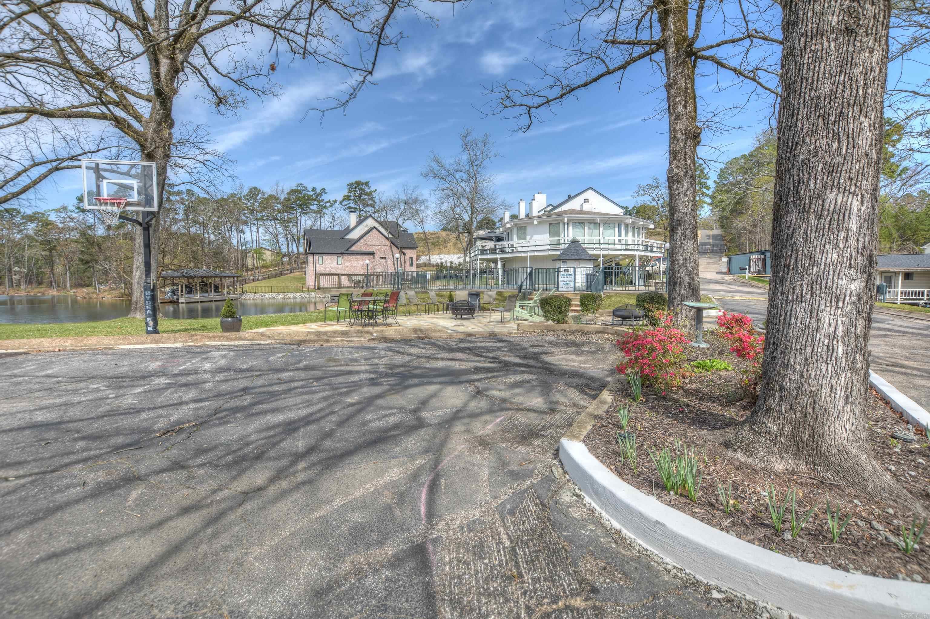 TREEHOUSE CONDO - Residential