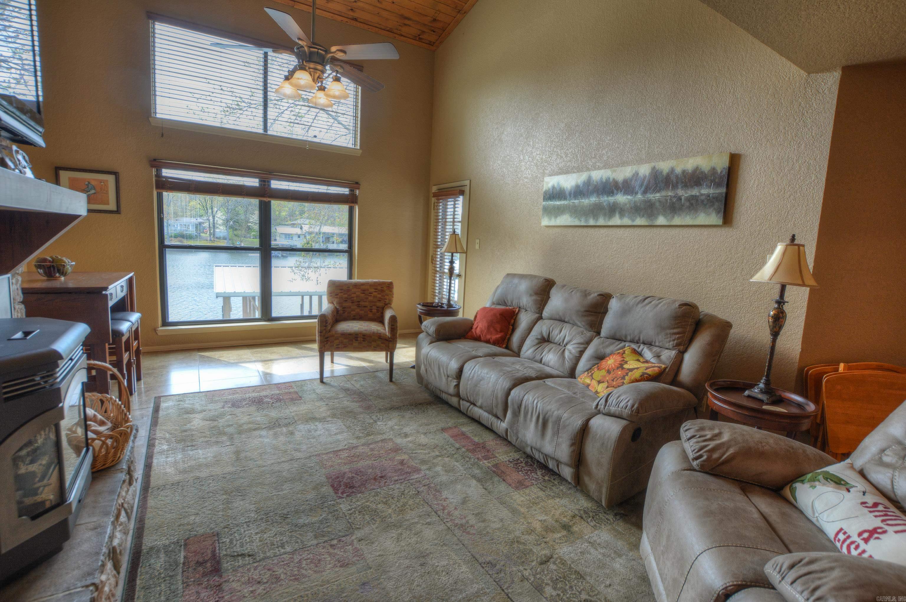 TREEHOUSE CONDO - Residential