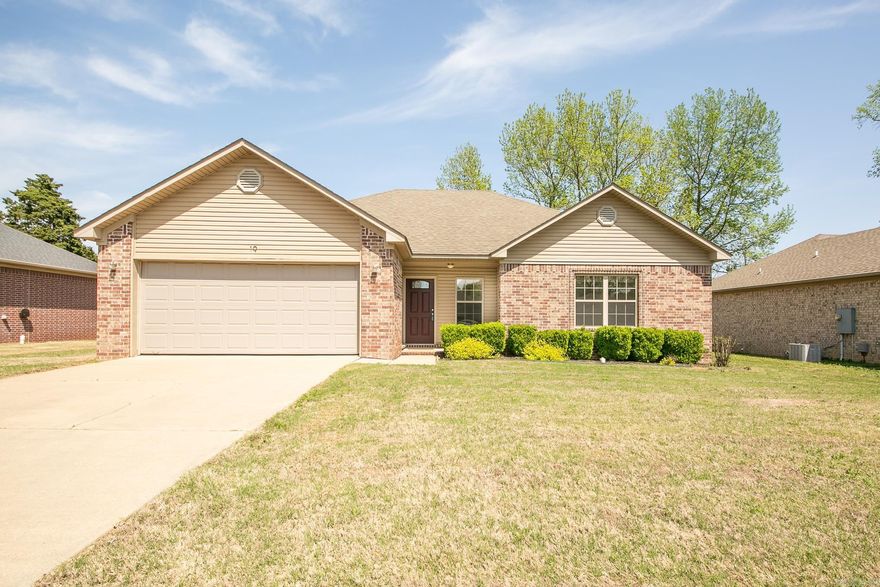 Take a look at the very clean 3BR 2BA, open floor plan home on quiet cul-de-sac street. This home features split floor plan with vaulted ceilings in primary bedroom, double vanity, separate shower, jetted tub and walk in closet. Updated with new paint and carpet, HVAC a few years old. This home is move in ready! Close to schools, shopping and interstate.