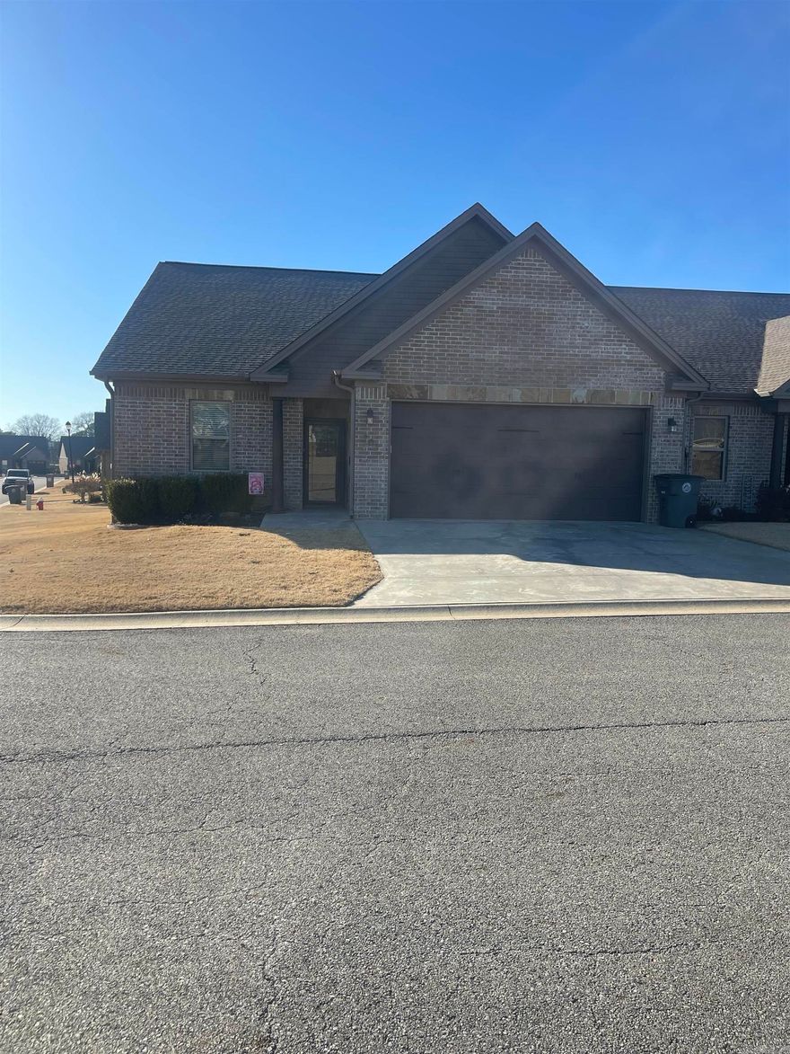 Immaculate 3 bedroom /2 bathroom home with 2 car garage and a safe room in Searcy.  This custom built condo features granite countertops, pantry with pull outs,   and upgraded stainless appliances.  There is a gas tankless water heater and a 7 x 16 safe room with sink off of the garage.  Master bedroom has a walk in closet and the master bath features taller granite countertops with dual sinks and a brand new tiled shower.