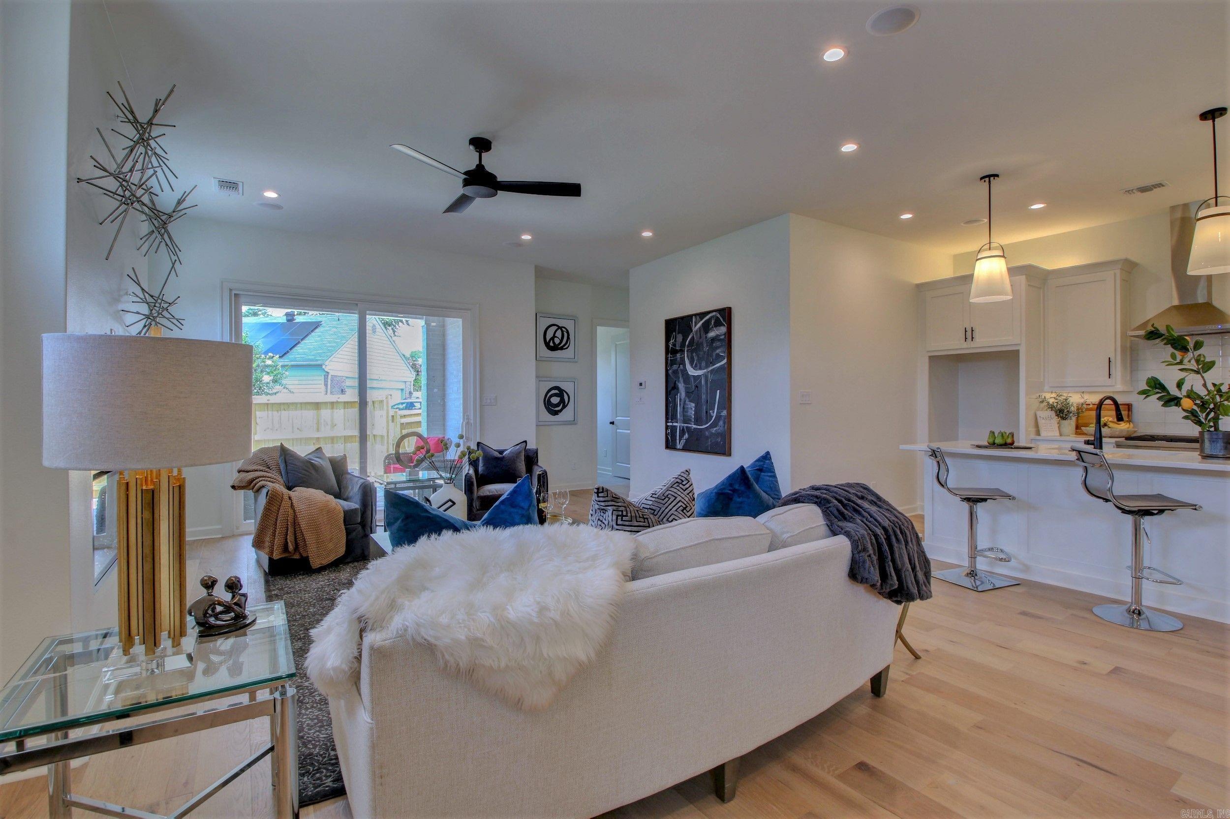 MERGERON COURT - Residential