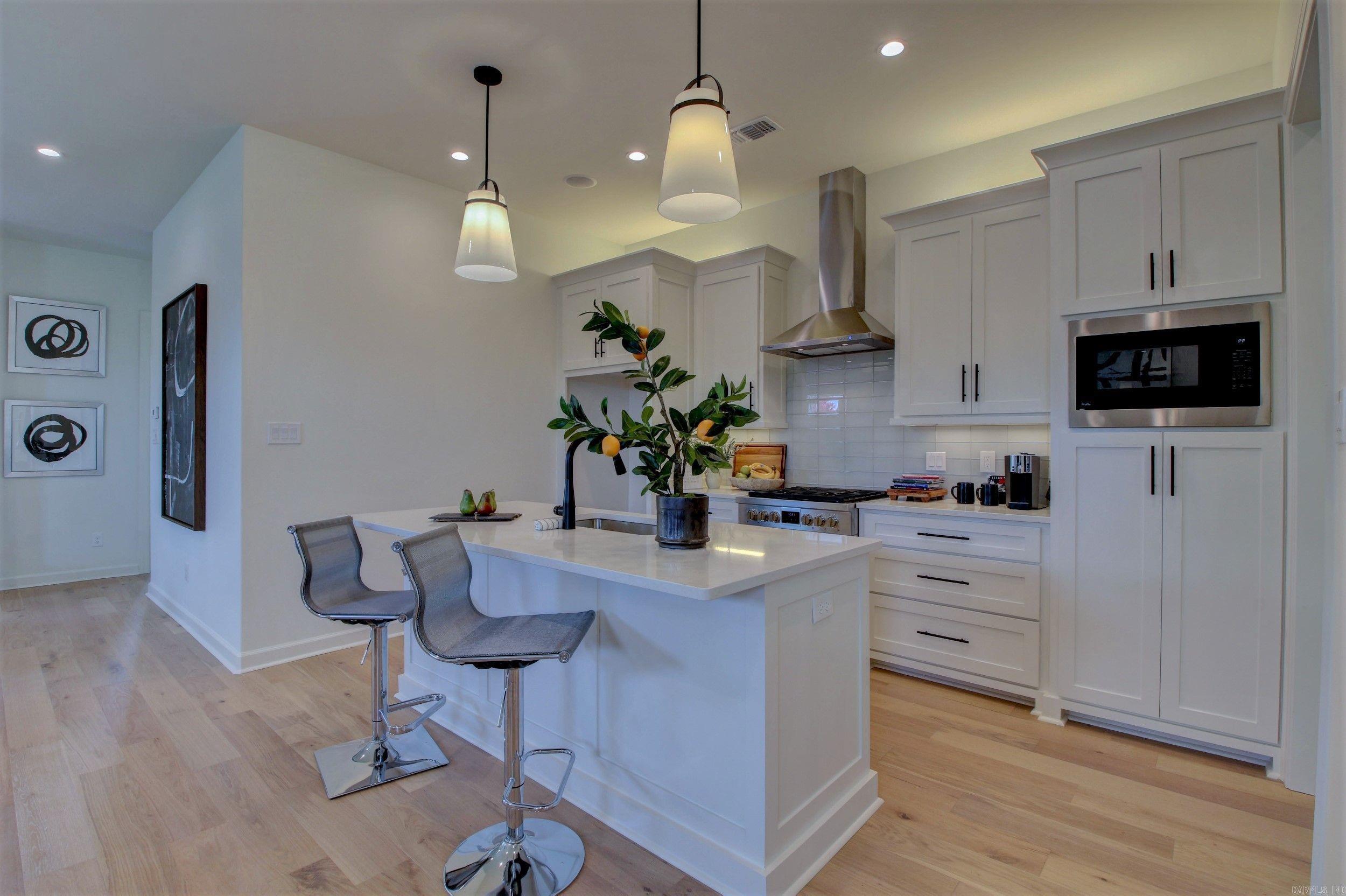 MERGERON COURT - Residential