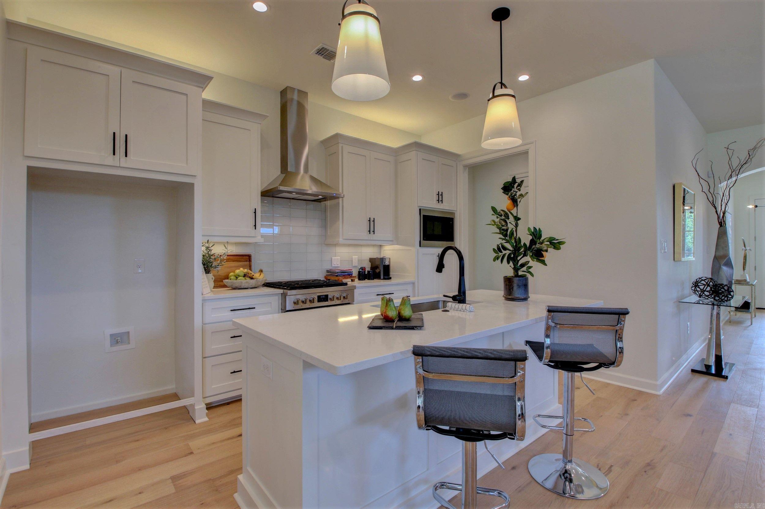 MERGERON COURT - Residential