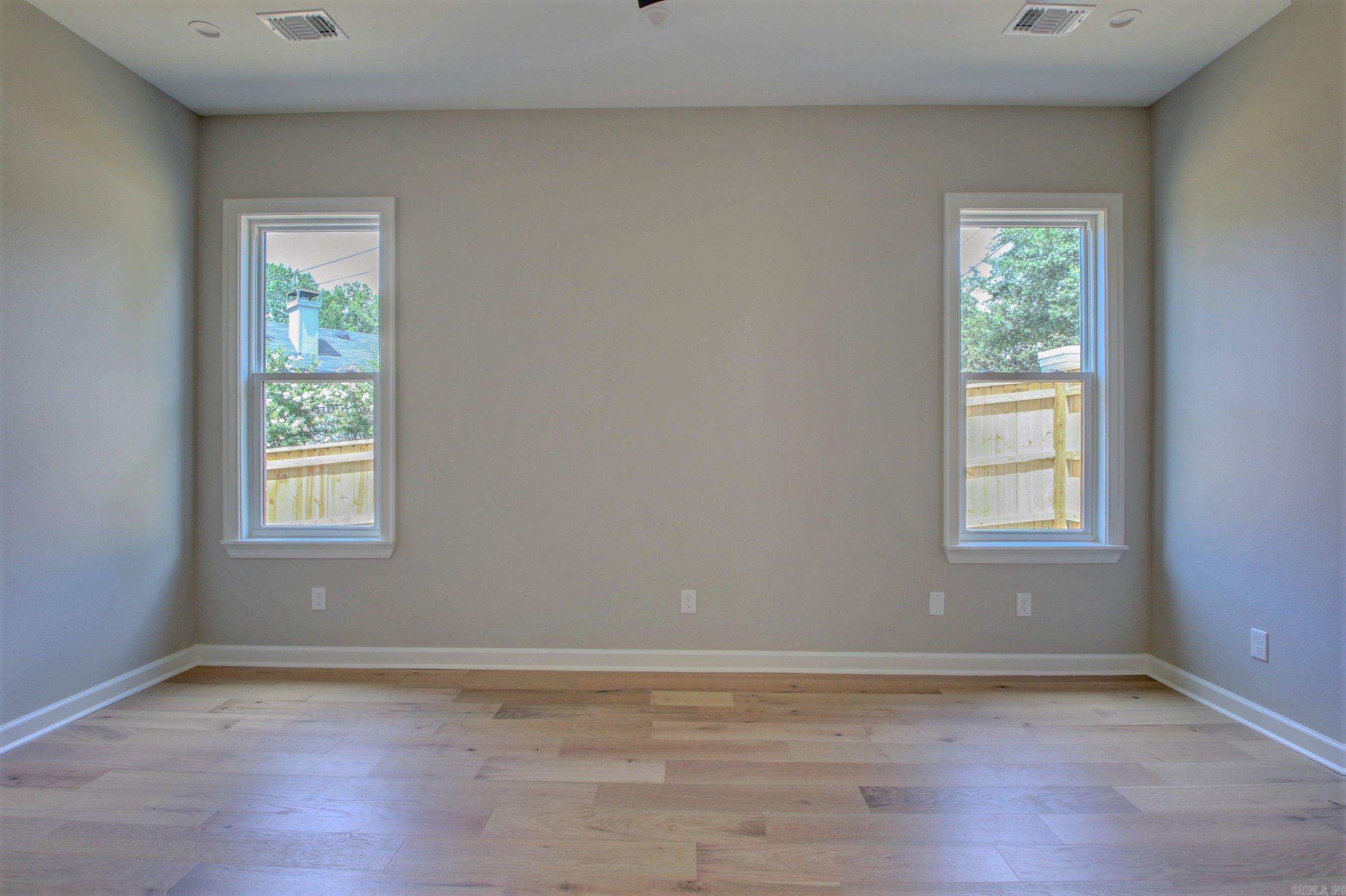 MERGERON COURT - Residential