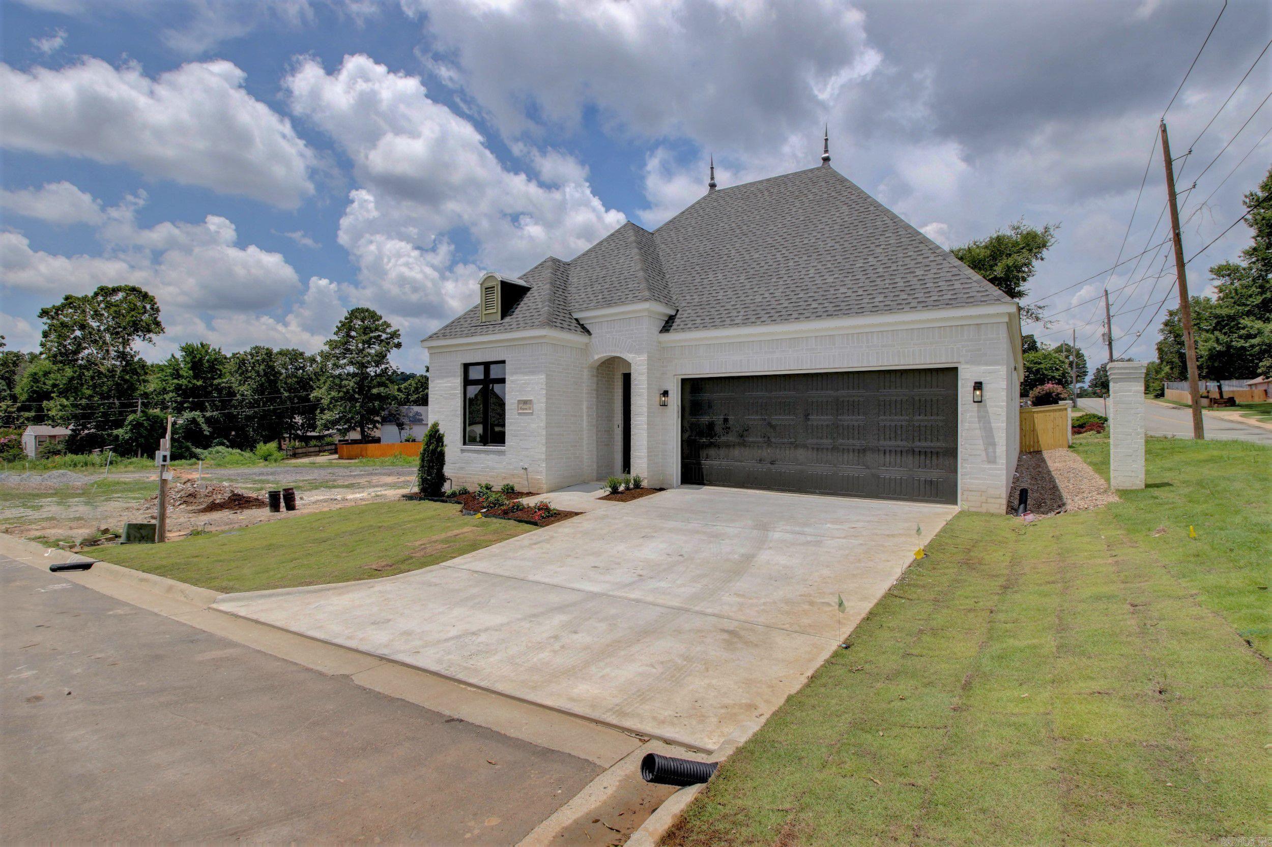 MERGERON COURT - Residential