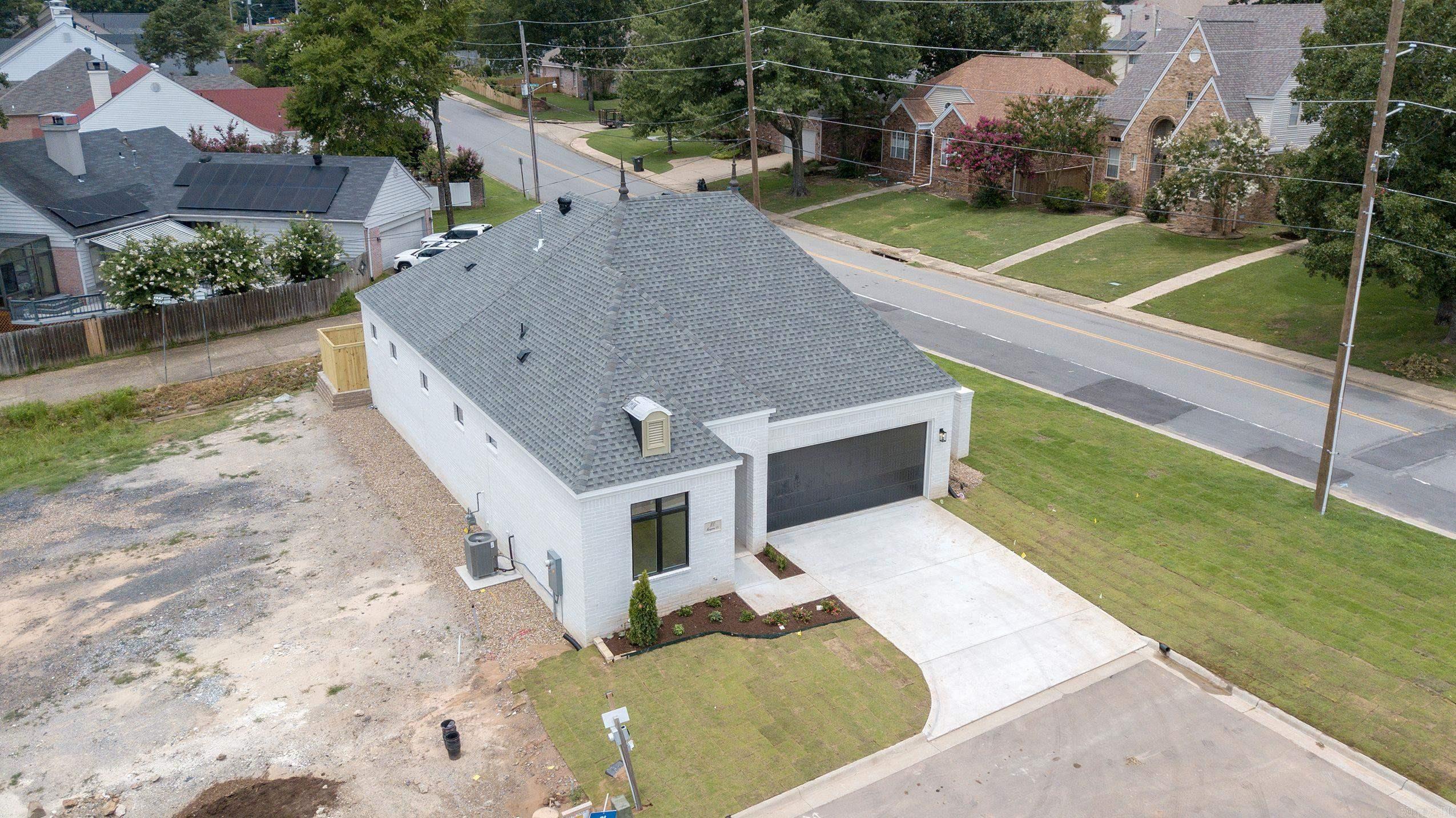 MERGERON COURT - Residential