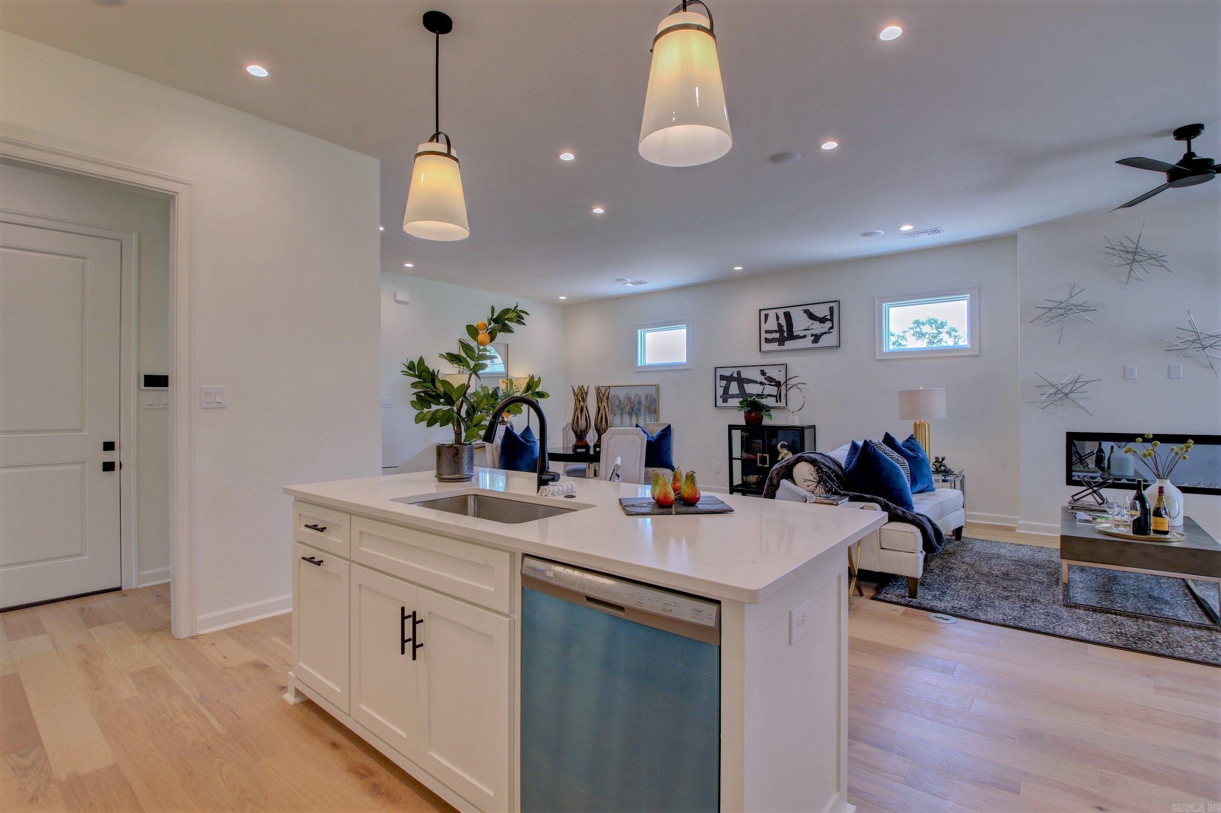 MERGERON COURT - Residential