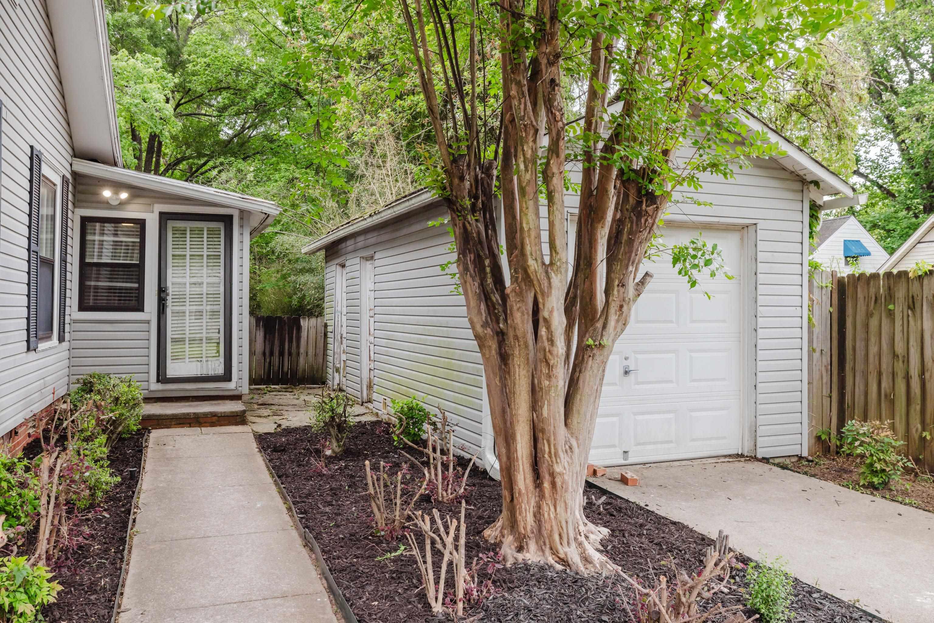 LINCOLN PARK - Residential