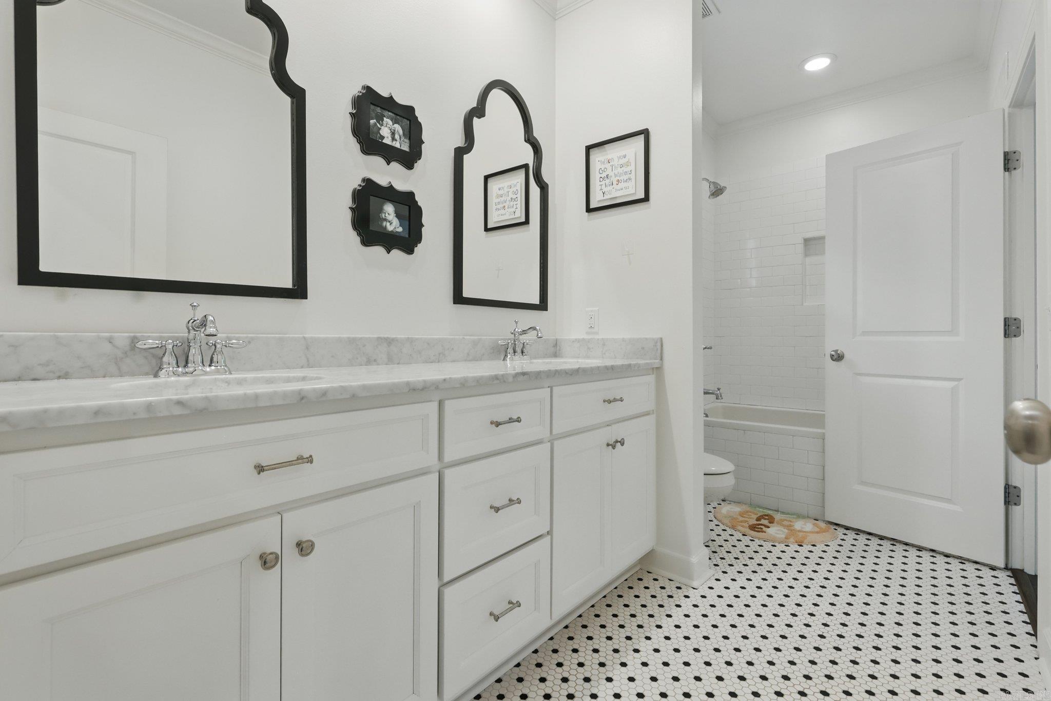 CHENAL VALLEY "MIRAMAR PLACE" - Residential