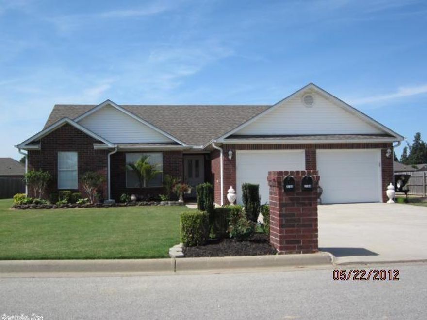 Charming 3 bedroom 2 full baths with eat in kitchen. Separate office room off the laundry room. 2 car garage and well manicured lawn with landscaping. Vaulted ceilings in living room.