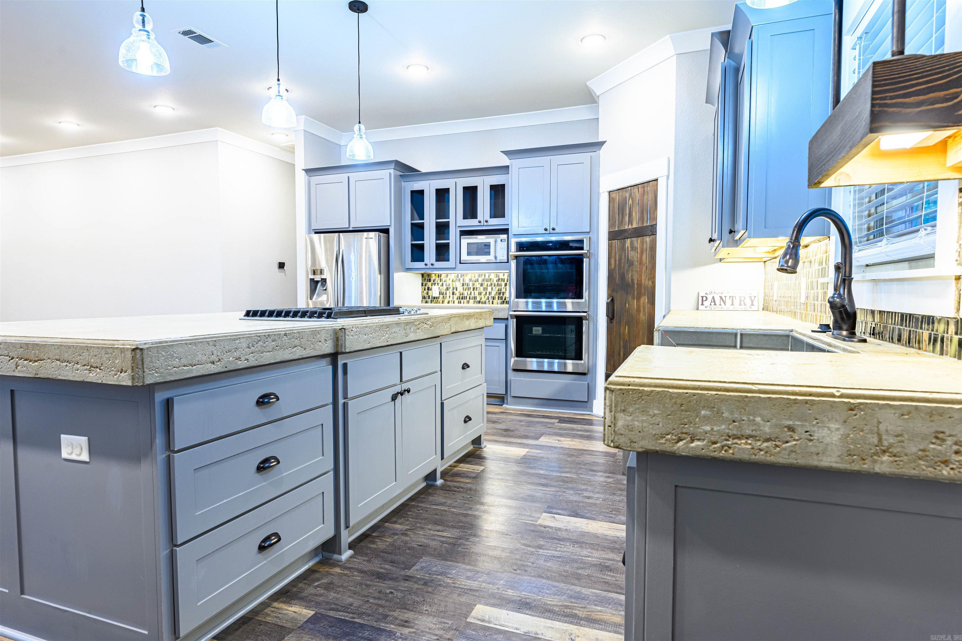 CIRCLE B - Residential