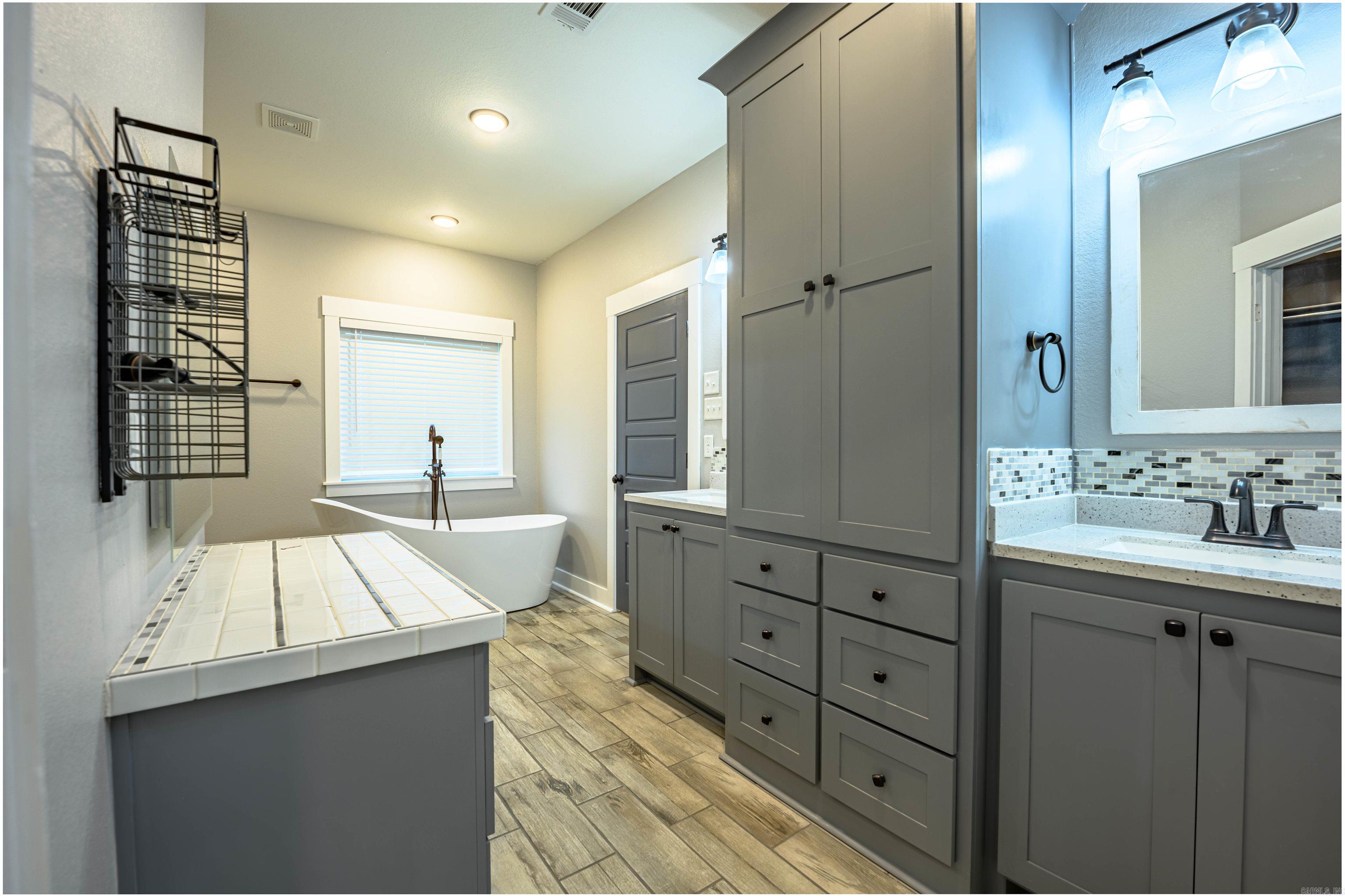 CIRCLE B - Residential