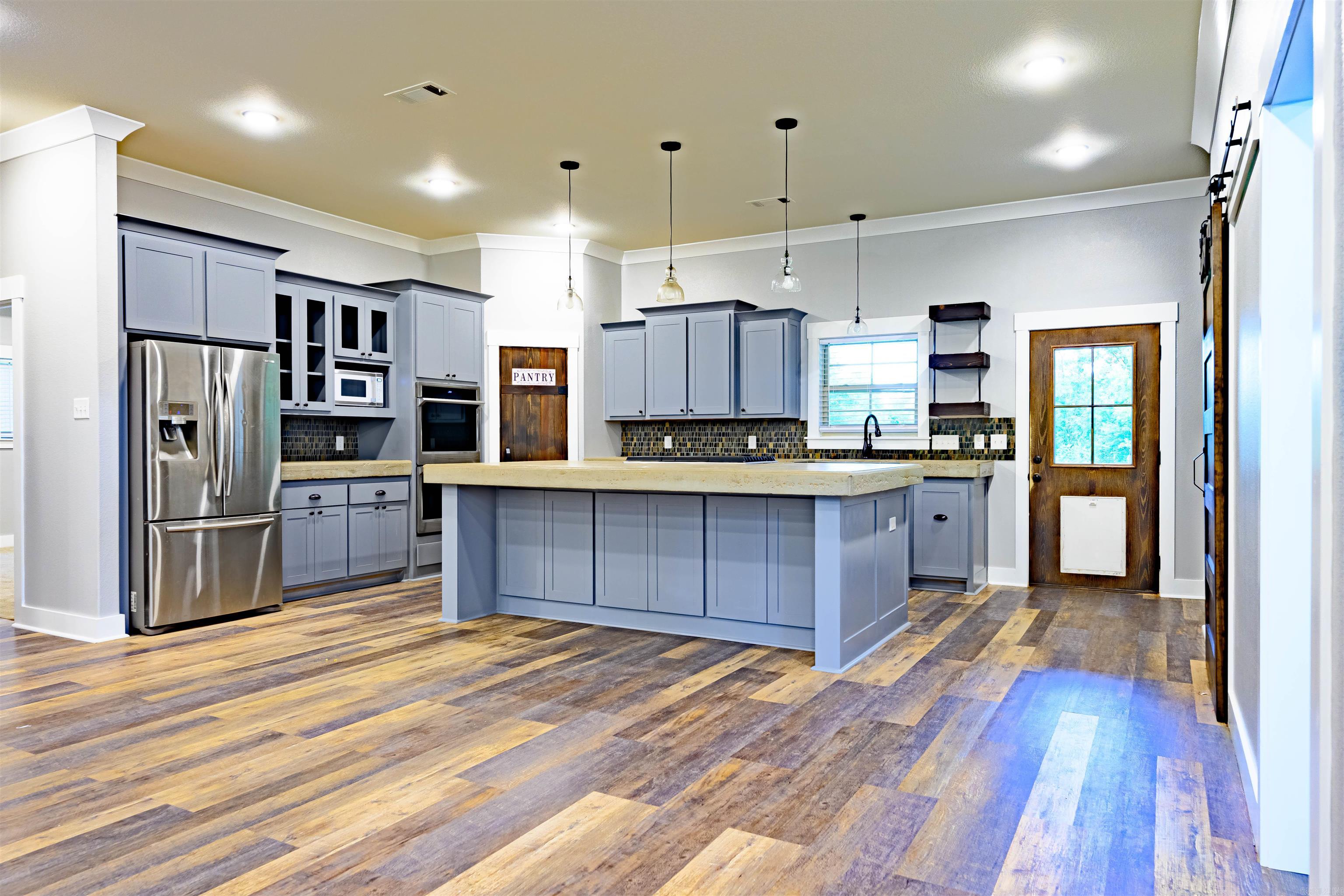 CIRCLE B - Residential