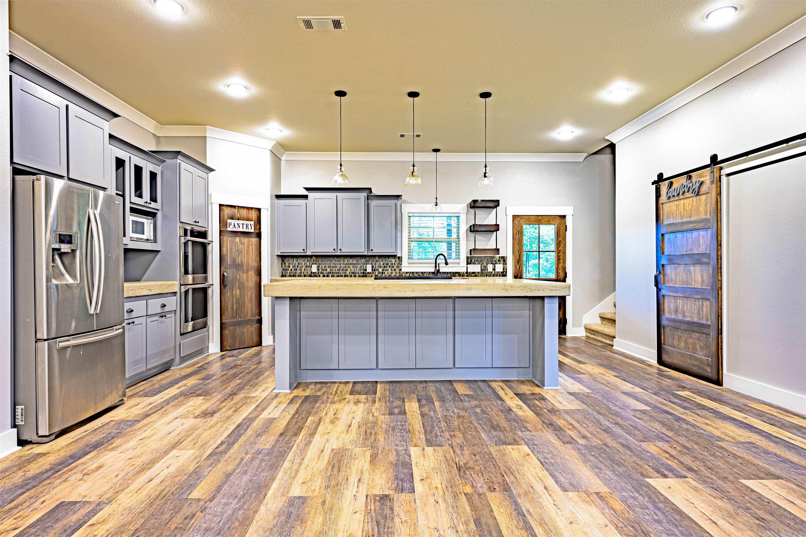 CIRCLE B - Residential