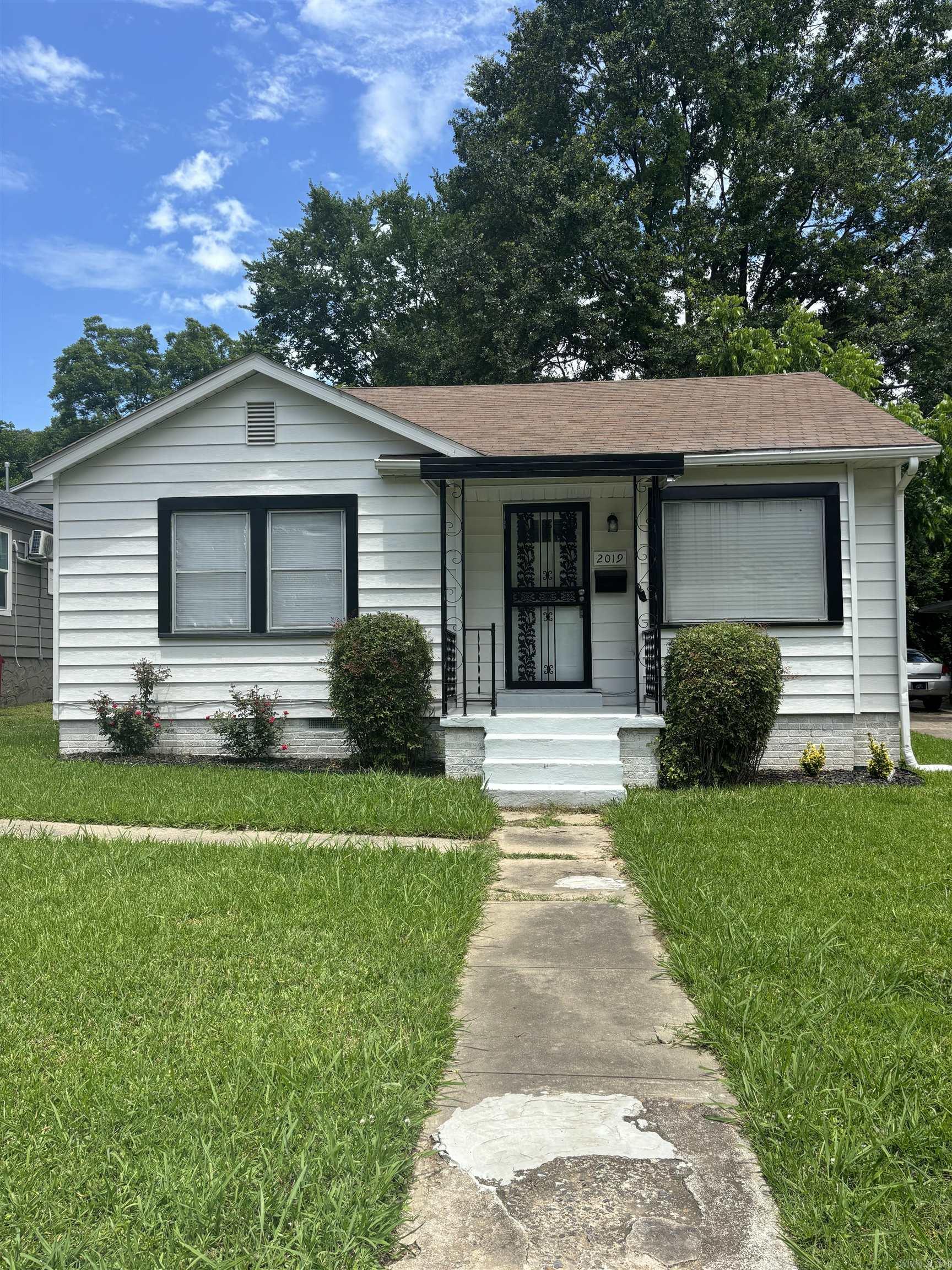 This remodeled property of 3 bedrooms and 2 bathrooms has a spacious open floorplan, updated kitchen, and bathrooms. Home has a formal living and dining room & big den. Close to Vestal Park, shopping center, restaurant and HWY 40. Great potential for rental income or a comfortable family home. Come and see it!