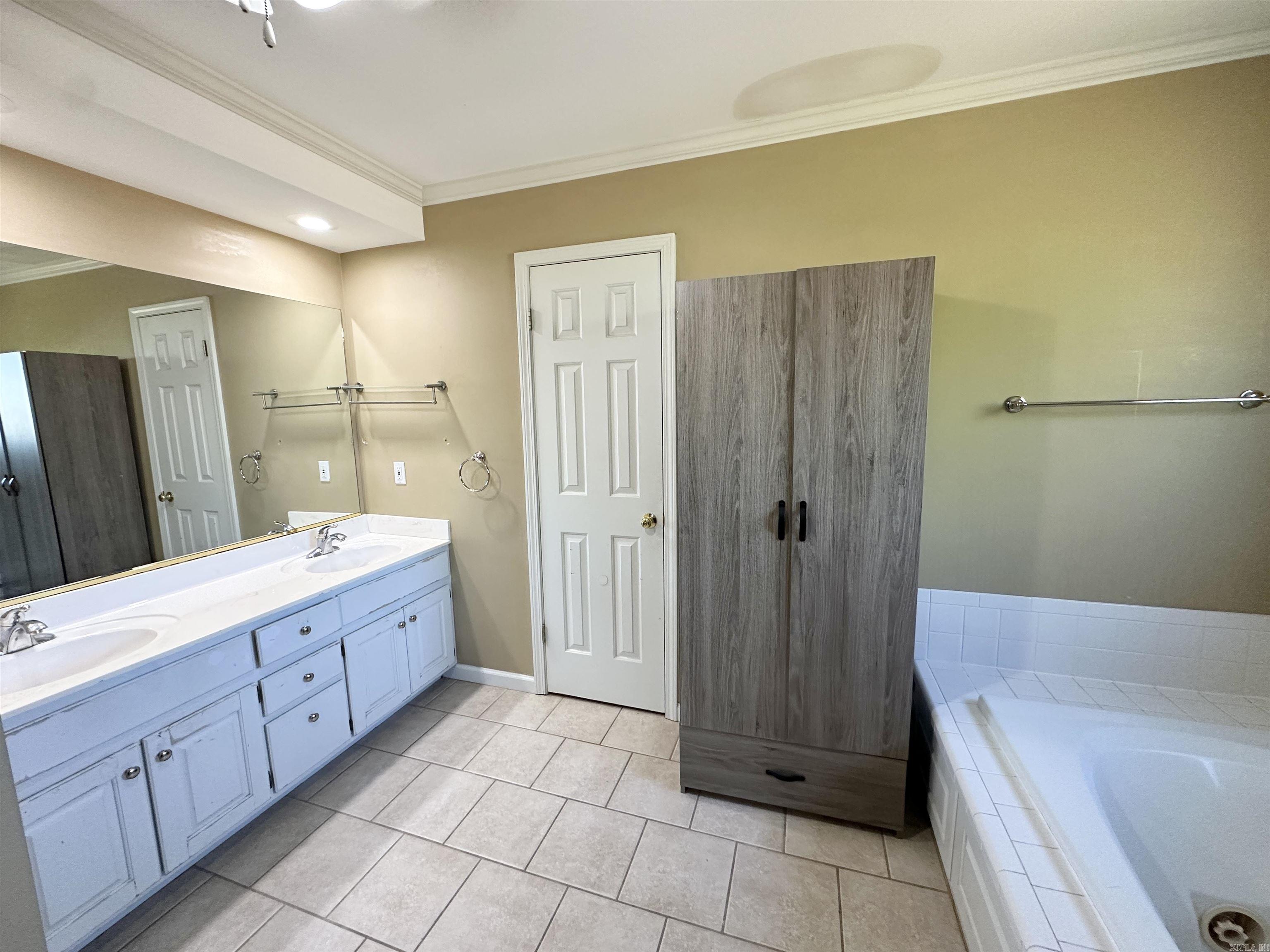 WOODSPRINGS ESTATES - Residential