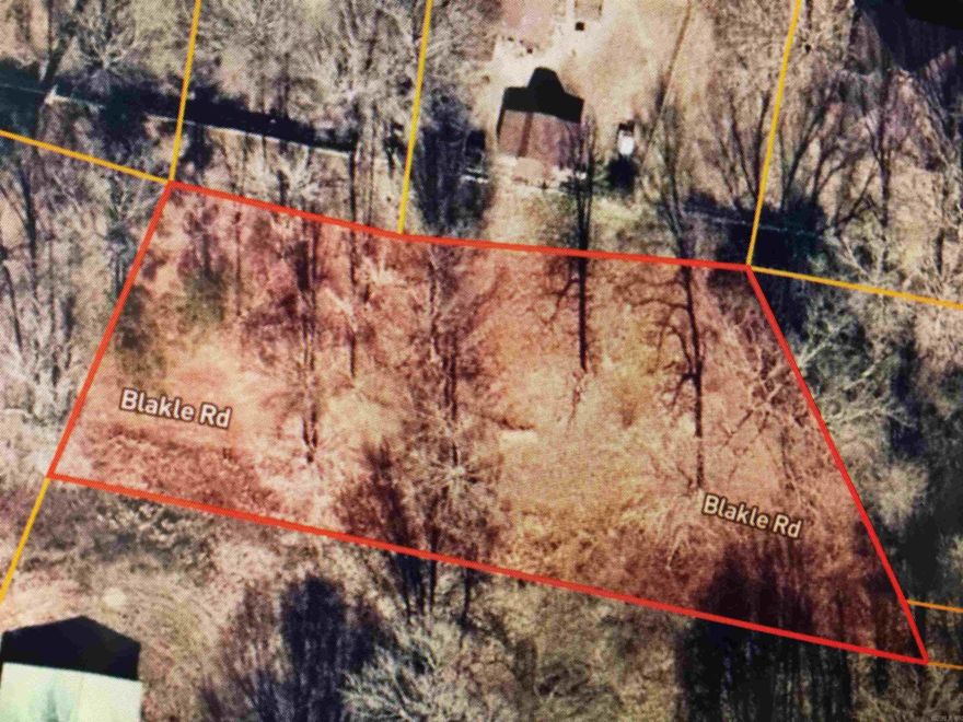 This is a really nice oversize lot, Entry may be a challenge