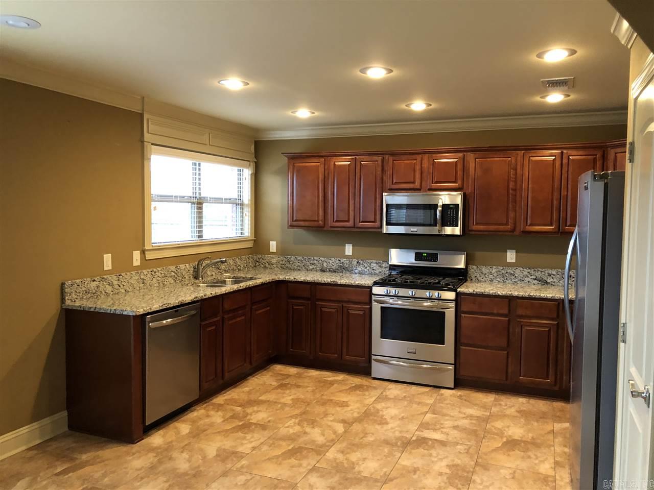 COUNTRY CLUB OF ARK THE - Residential Lease