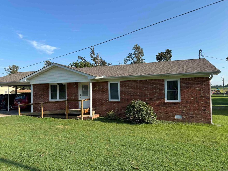 Welcome to market 407 W. Williford in Marmaduke!This 1200 sq ft house would make a perfect family home. Hardwood floors throughtout the home.Comes with a large lot that backs up to the city park. This home also comes with a large shop with a garage door and a storage building with additional parking. Large covered back porch. Please call and schedule your appointment today to view.