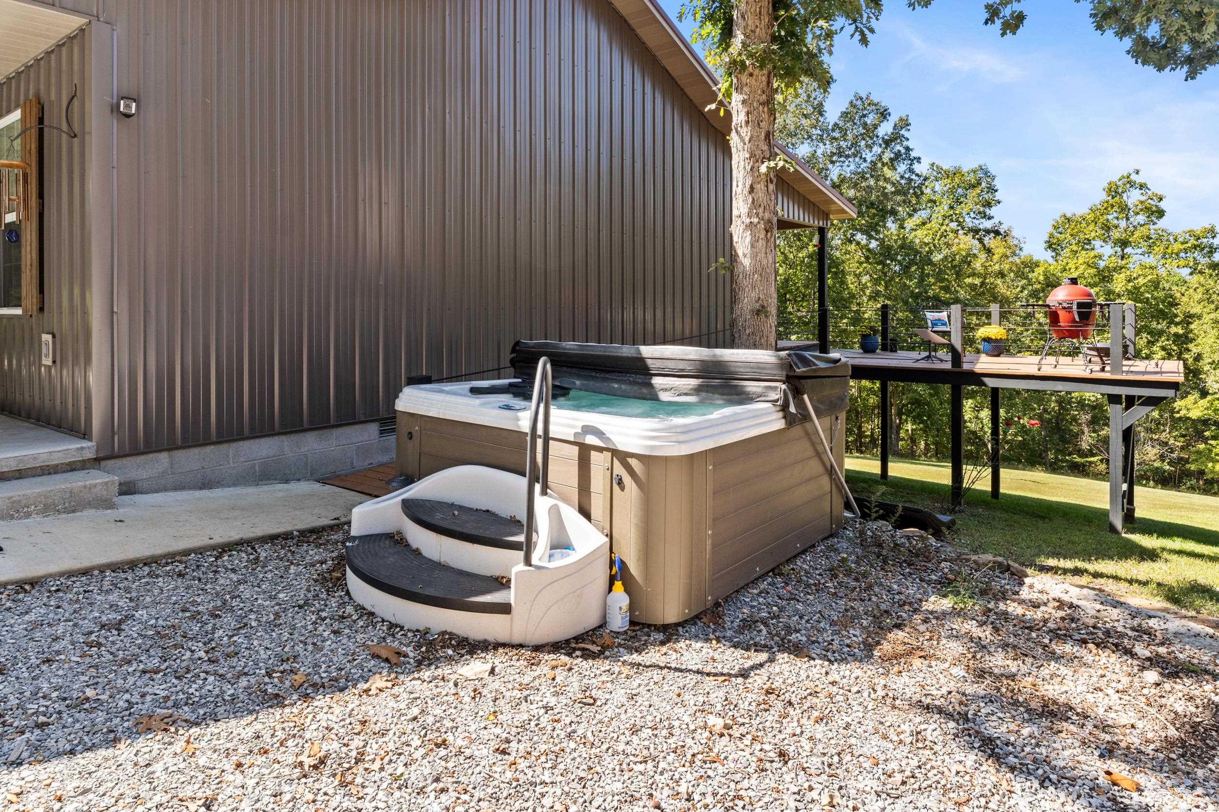 MATTHEWS MOUNTAIN ESTATE - Residential